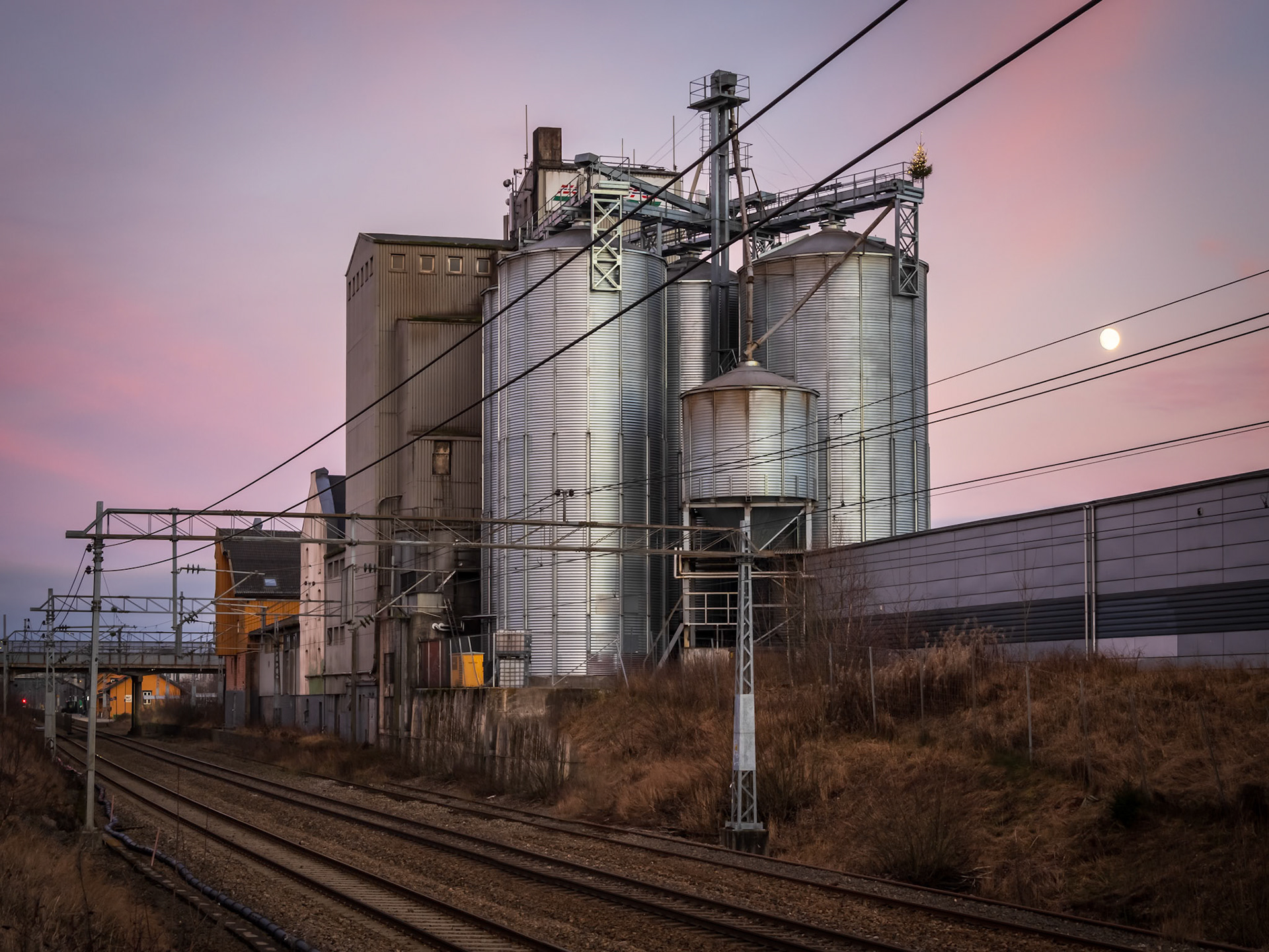 Grain in Transit.  - Vestby, Norway. December 2022