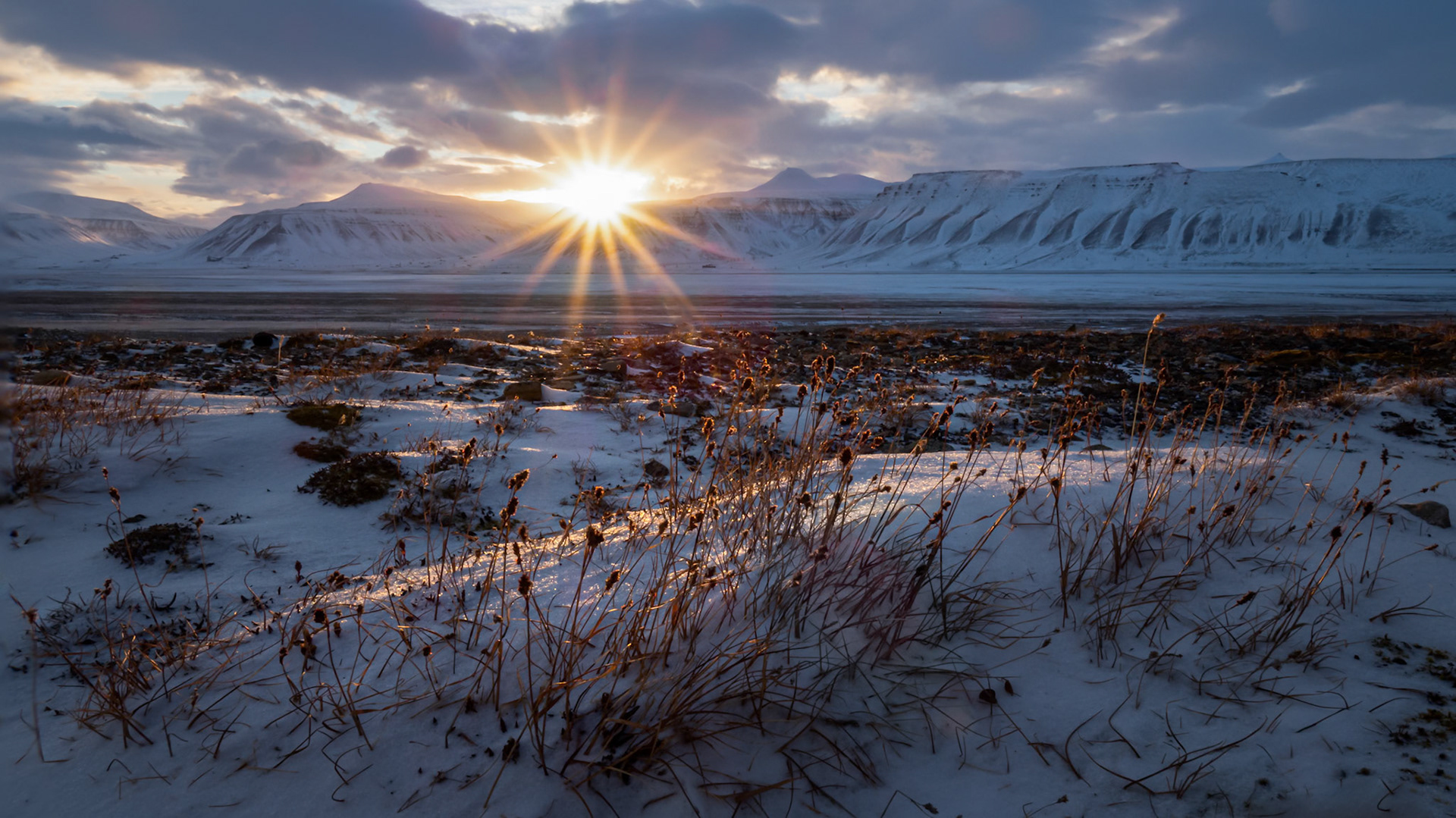 Noon Sunset.  - Svalbard, Norway. October 2021