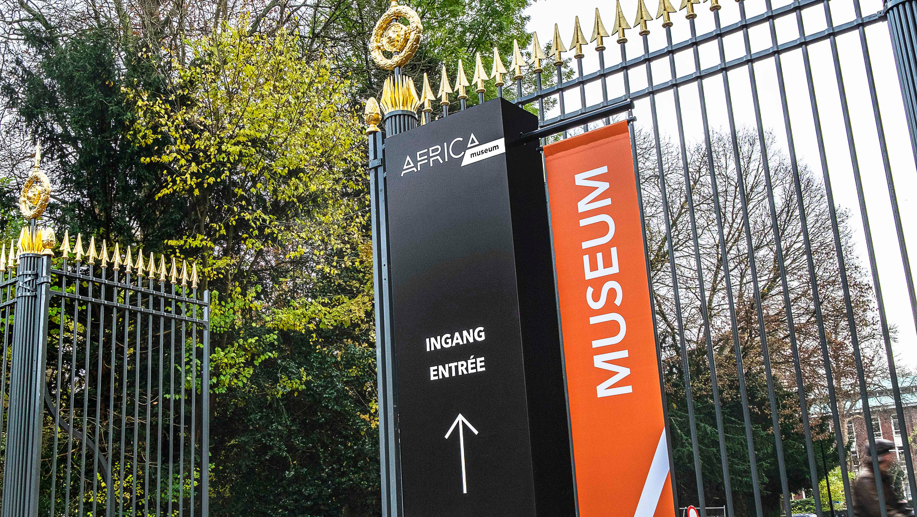 Signalisatie voor het AfricaMuseum te Brussel.