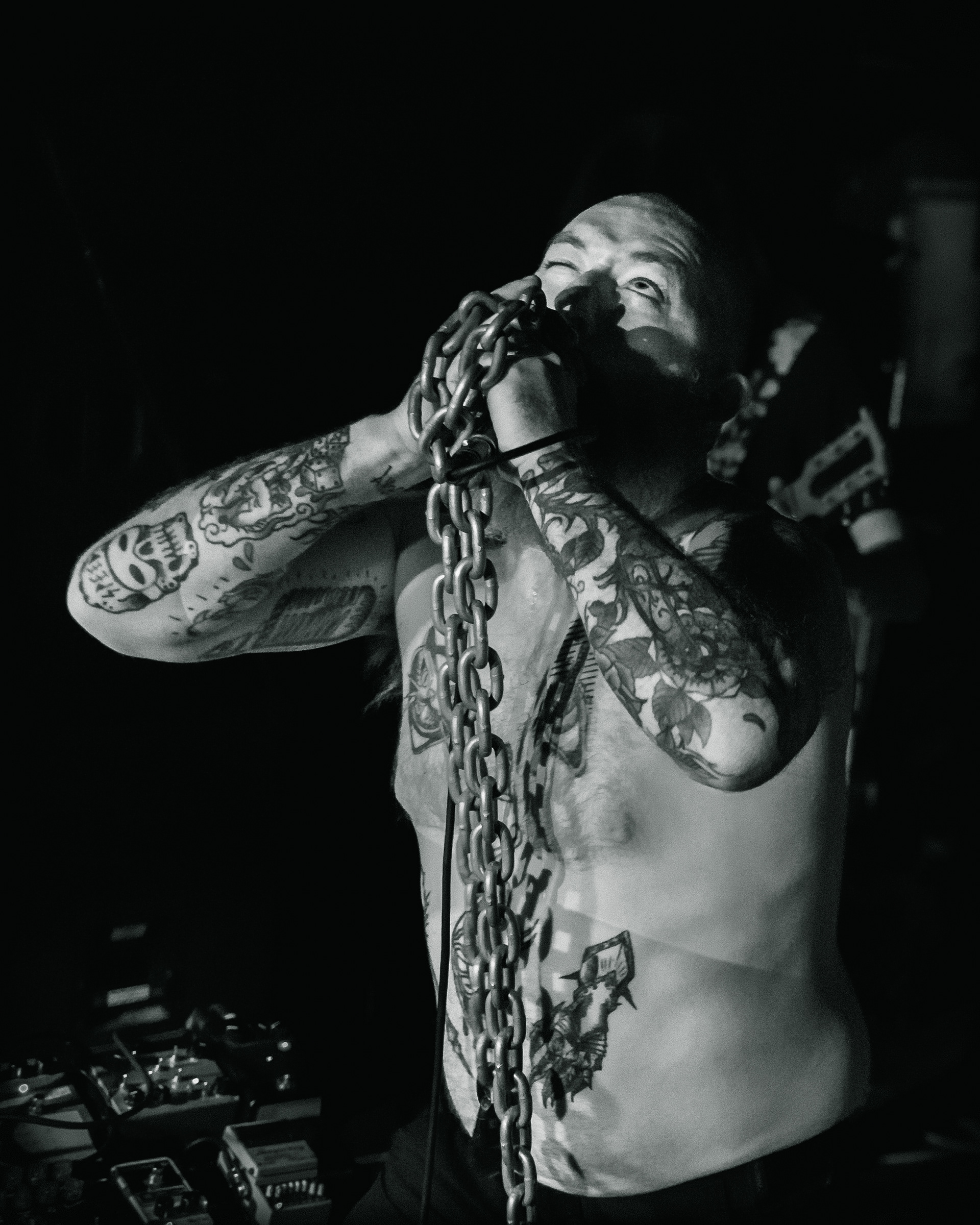 Balkan - Astoria - Vancouver -The vocalist singing with a chain in hand