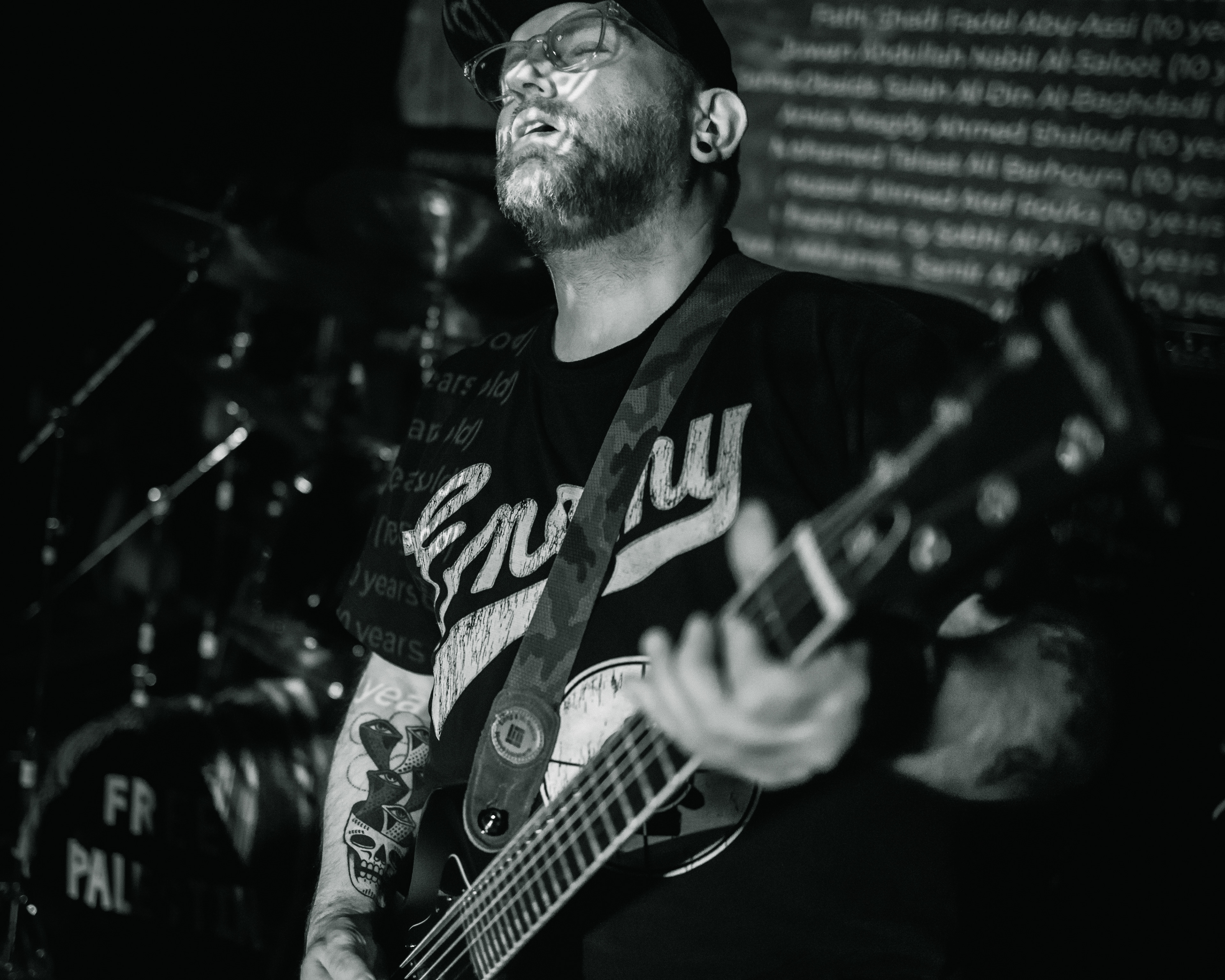 Balkan - Astoria - Vancouver - The guitarist lost in the music