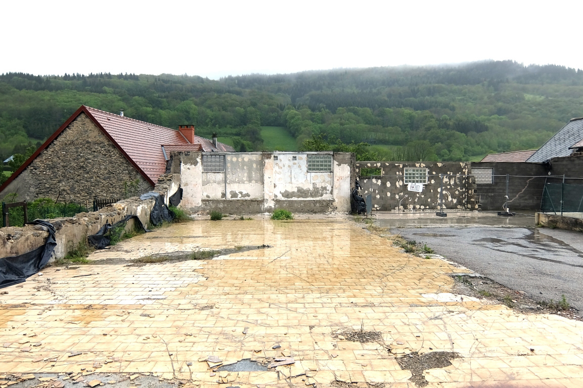 Les restes du foyer sinistré