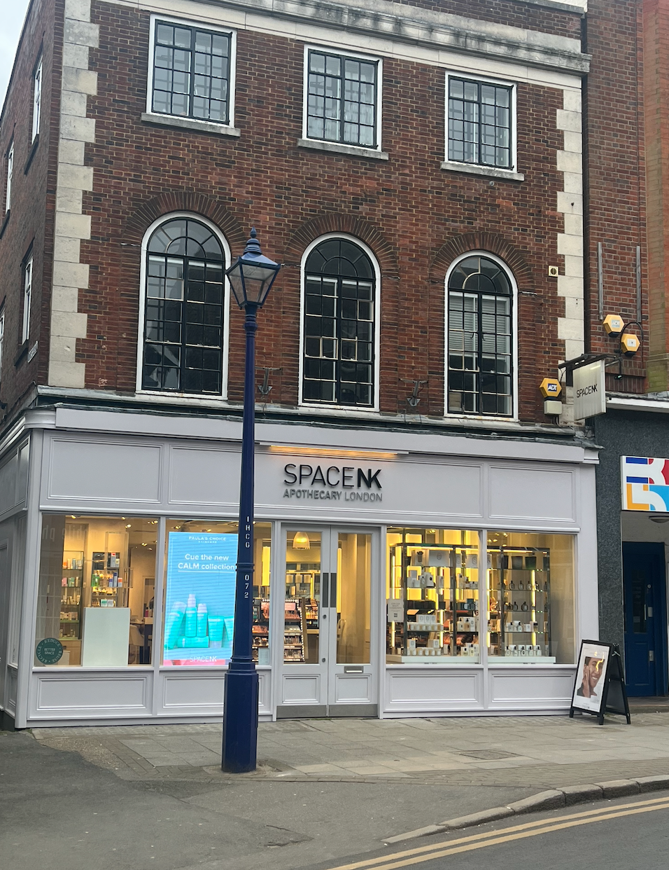 Video publicitaire dans les écrans du magasin Space NK à Londres