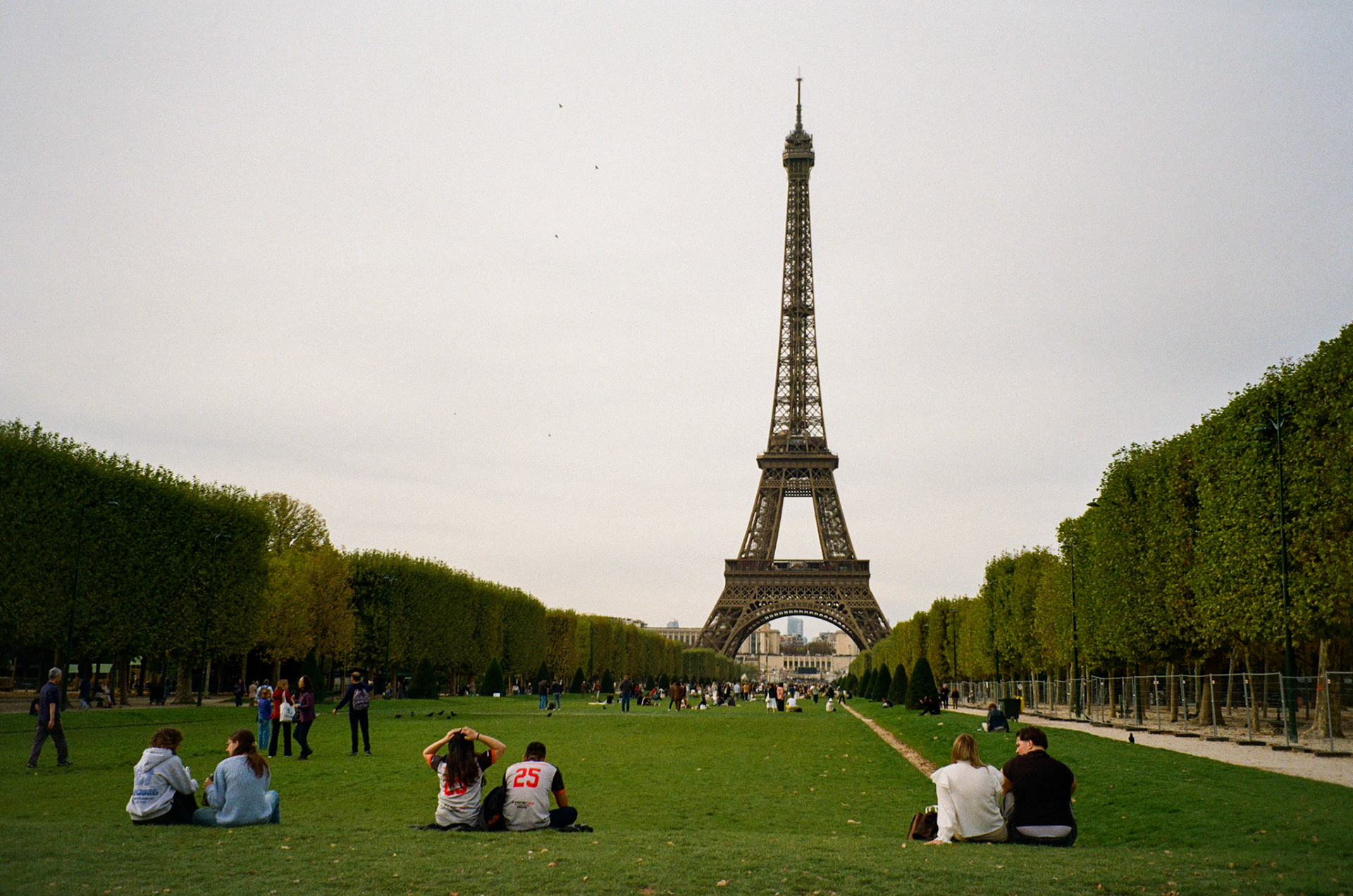 Paris, outubro de 2025. Fotografia analógica.