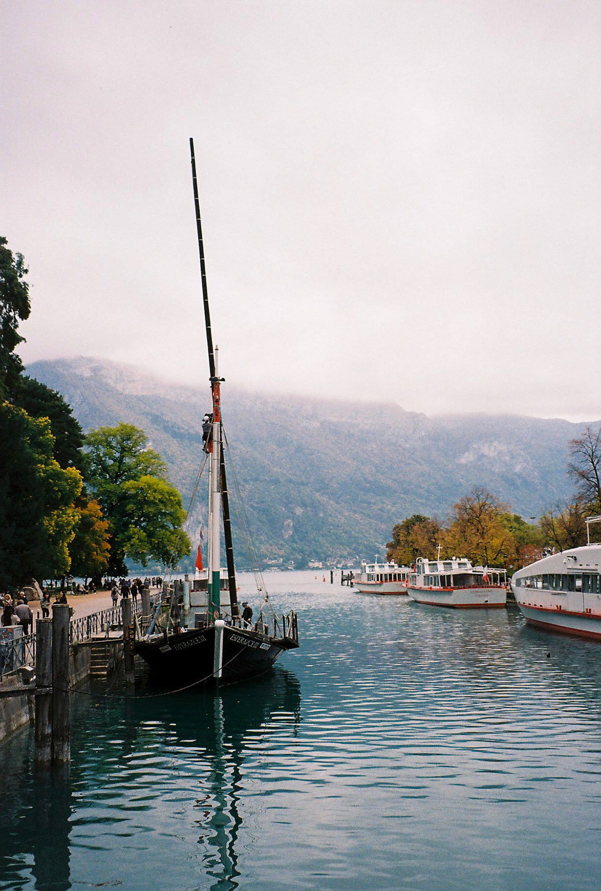 Annecy, outubro de 2025. Fotografia analógica.