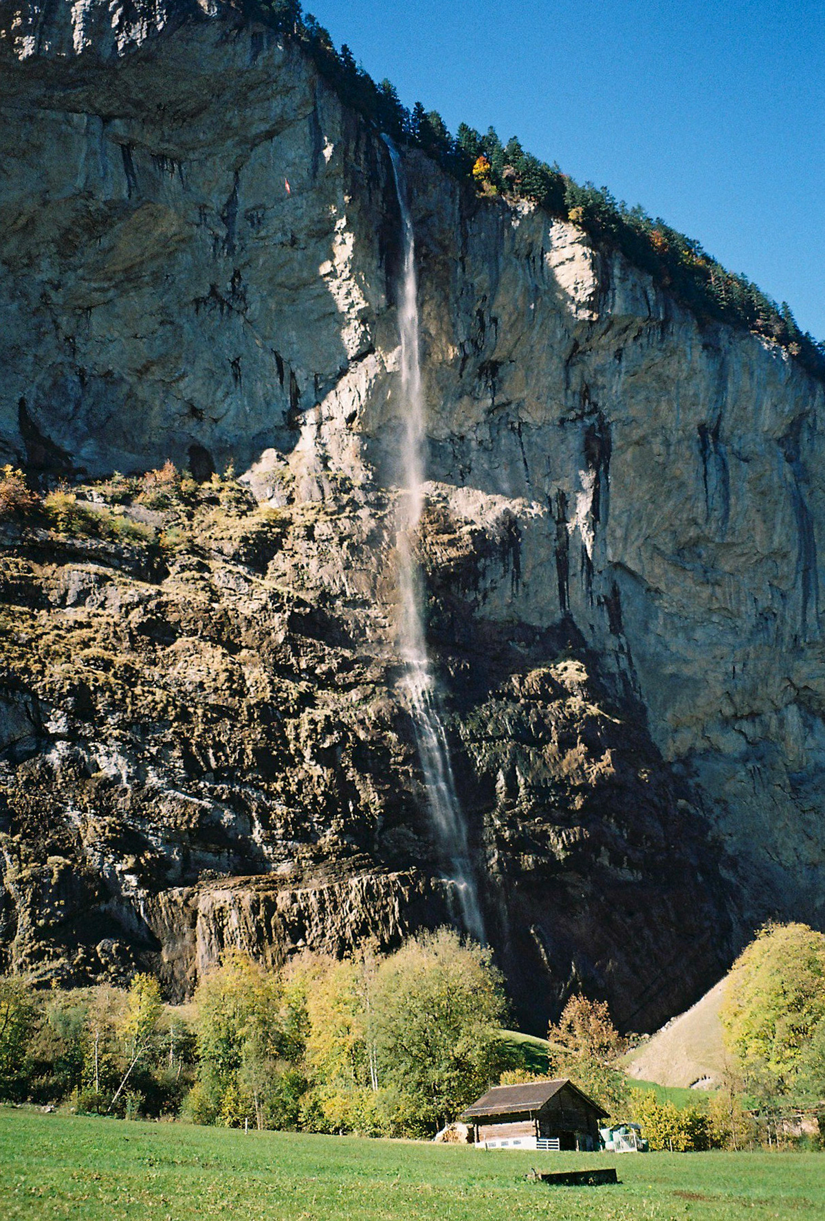 Lauterbrunnen, outubro de 2025. Fotografia analógica.
