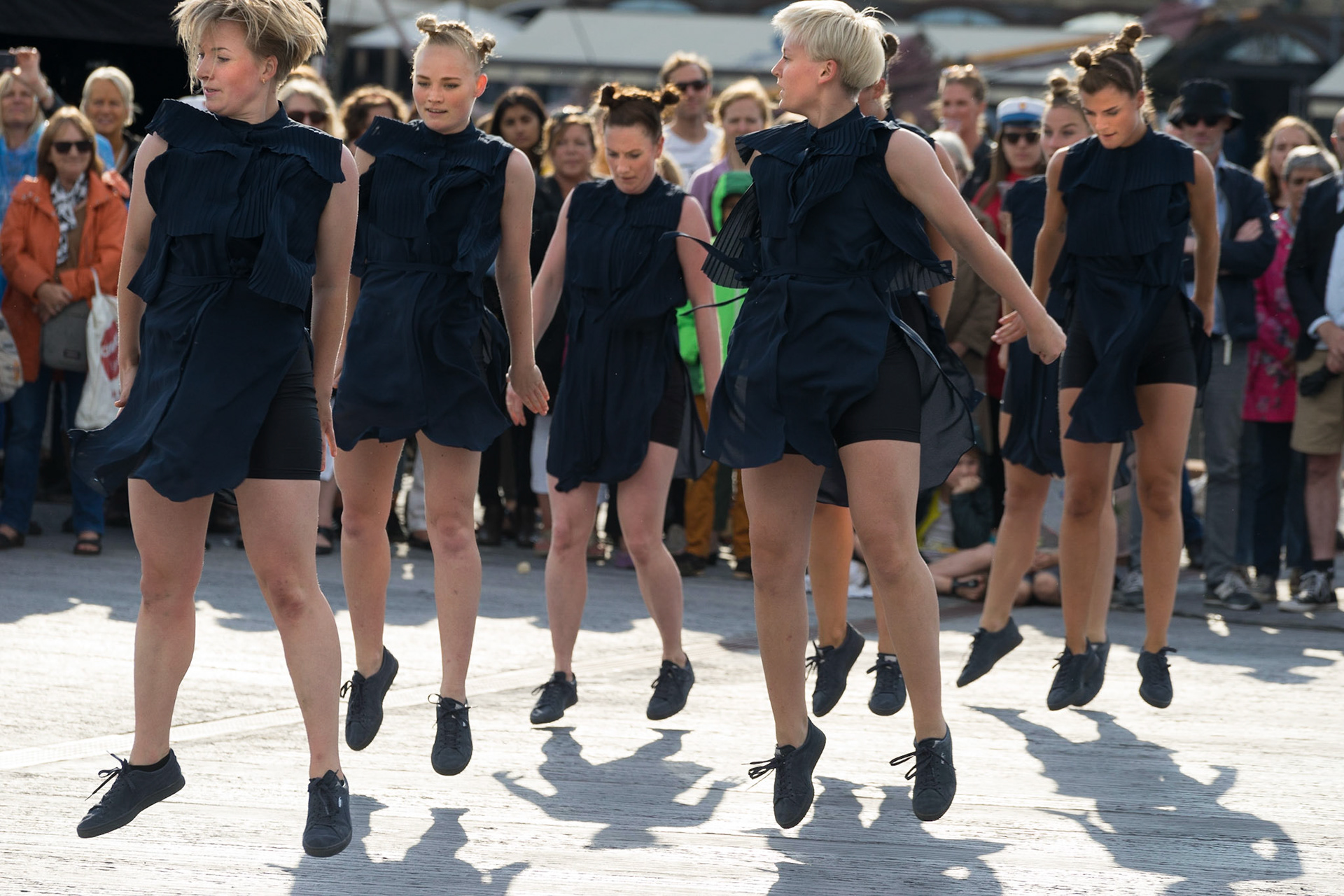 Young women jumping, Ofelia Plads