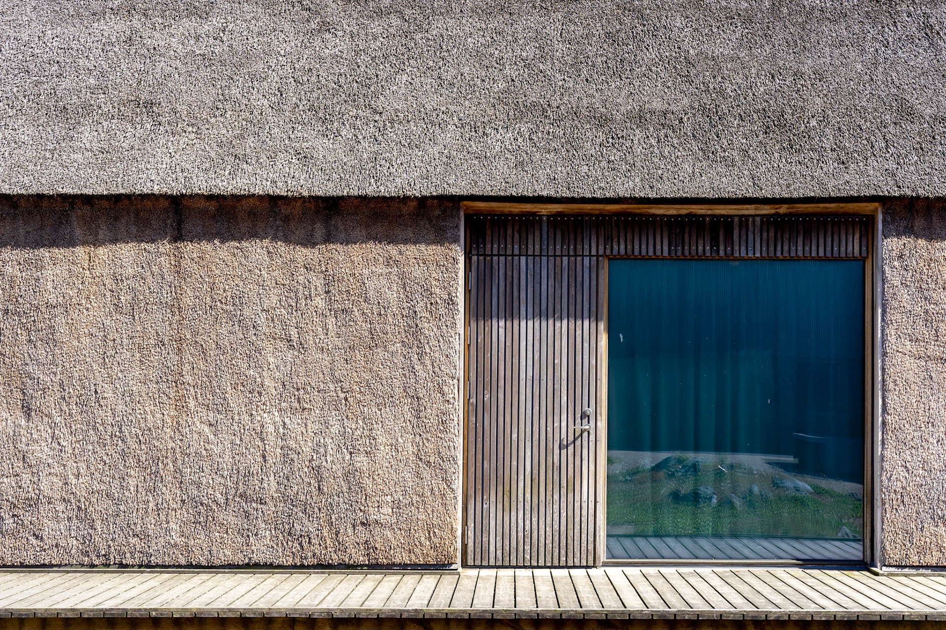 Vadehavscentret sydvest for Ribe har til formål at øge kendskabet til Vadehavet og marskområderne. Centret er tegnet af arkitekt Dorthe Mandrup med vidtstrakt brug af lokale byggematerialer (f.eks. tagrør) og med referencer til områdets byggestil. Centret åbnede i sin nuværende form i 2017. Bygningerne rummer to udstillinger om naturen og kulturen omkring Vadehavet.
