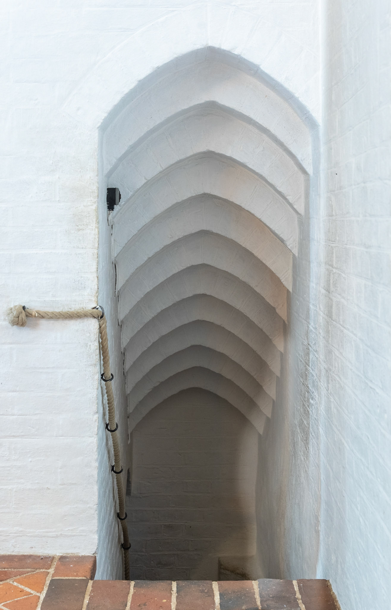 Klosterbygningerne til denne lutheranske kirke blev opført omkring 1240 den dominikanske tiggerorden, som i Danmark også kaldes Sortebrødrene. Det meste af den nuværende kirke stammer fra 1433 med efterfølgende udvidelser.