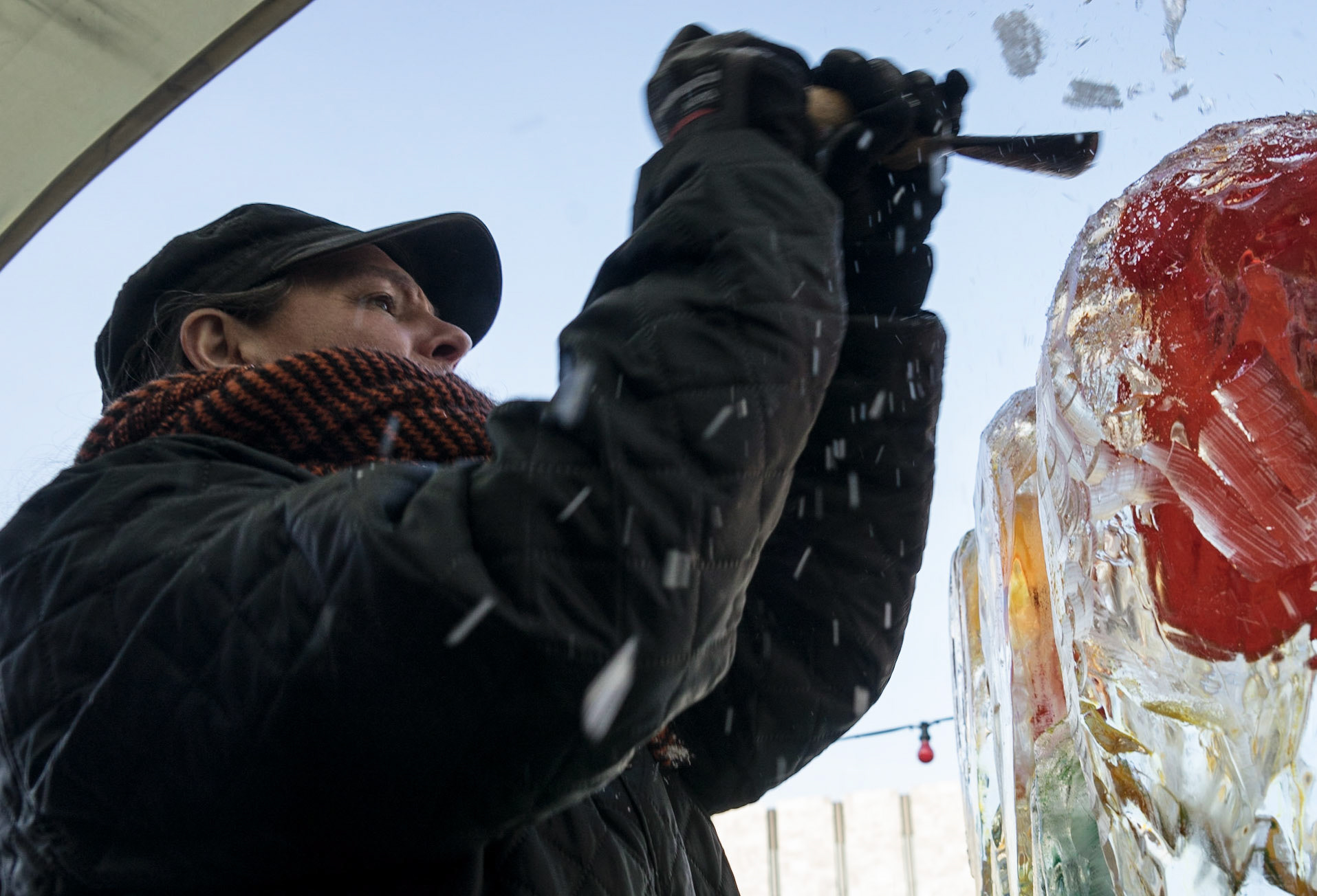 Sculptor/Painter Susanne Ahrenkiel turing ice into flowers