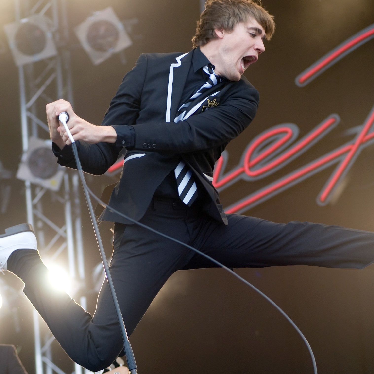 The Hives speelt op Pinkpop 2008, Landgraaf 1-6-2008.