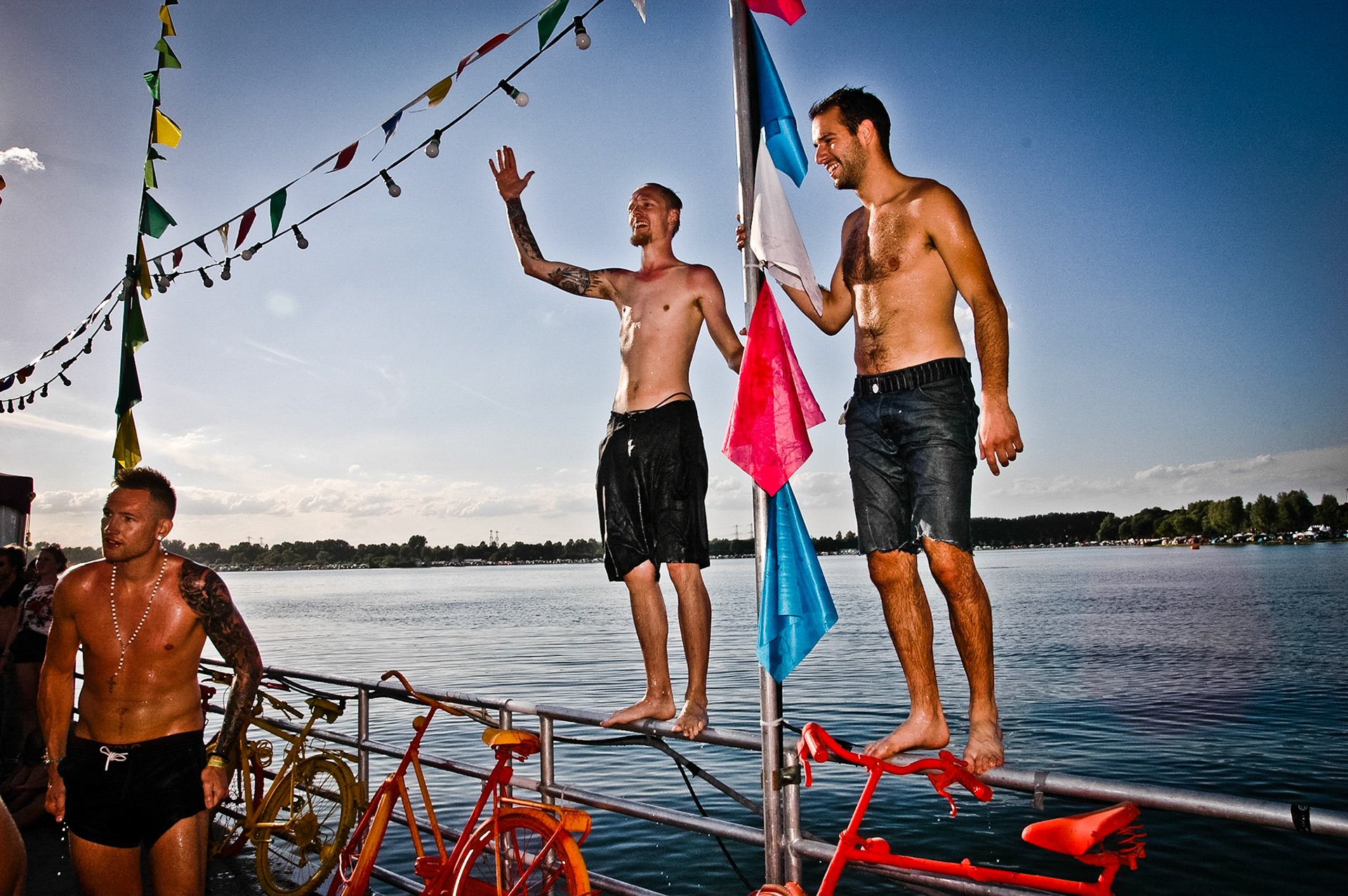 Vanaf het Solar Loves Limburg ponton werd regelmatig een duik genomen door het Publiek. Solar Weekend op 4 augustus 2013