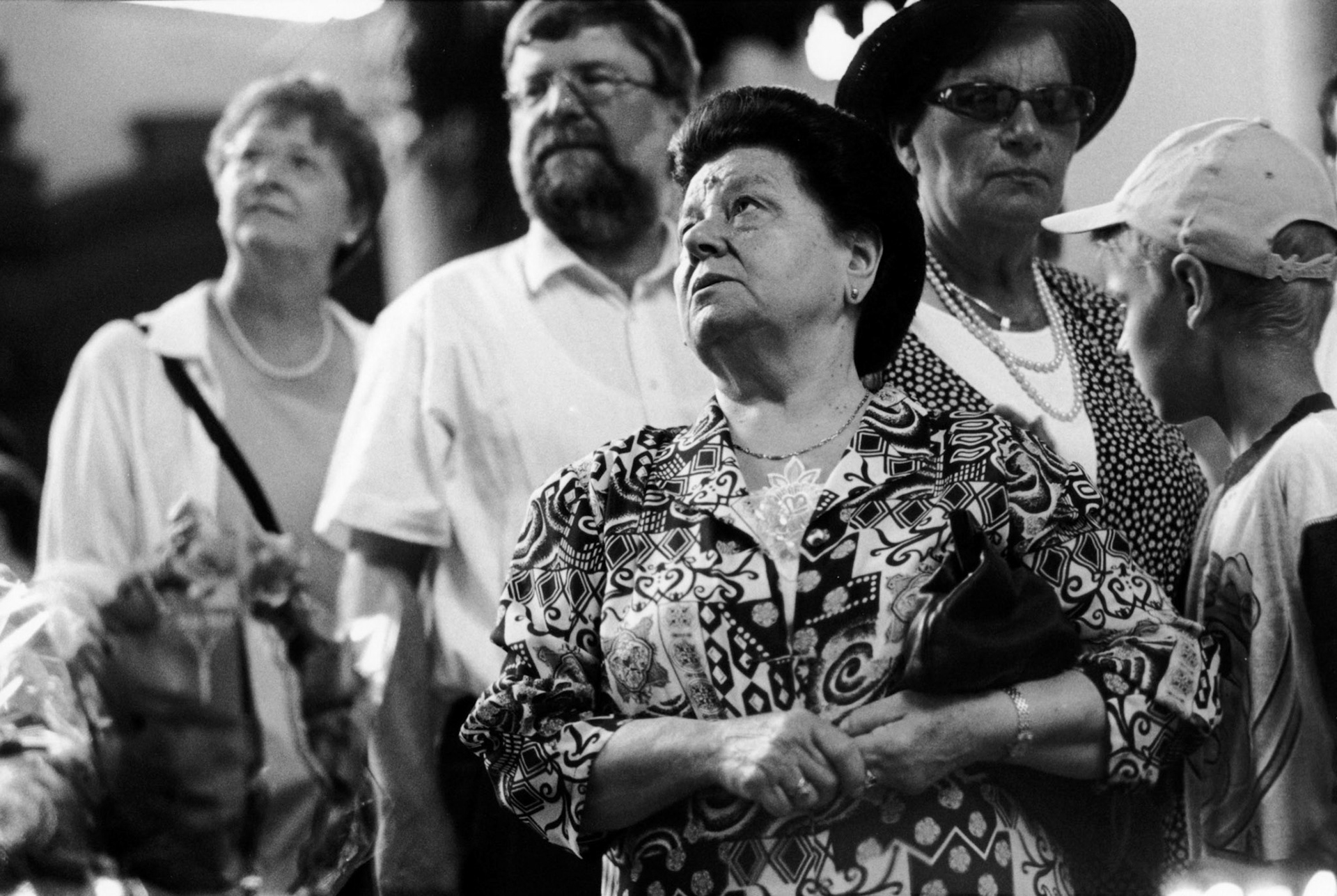 Vrouw adoreert Maria tijdens het Sainte Marie festival in Luik 15-8-2001