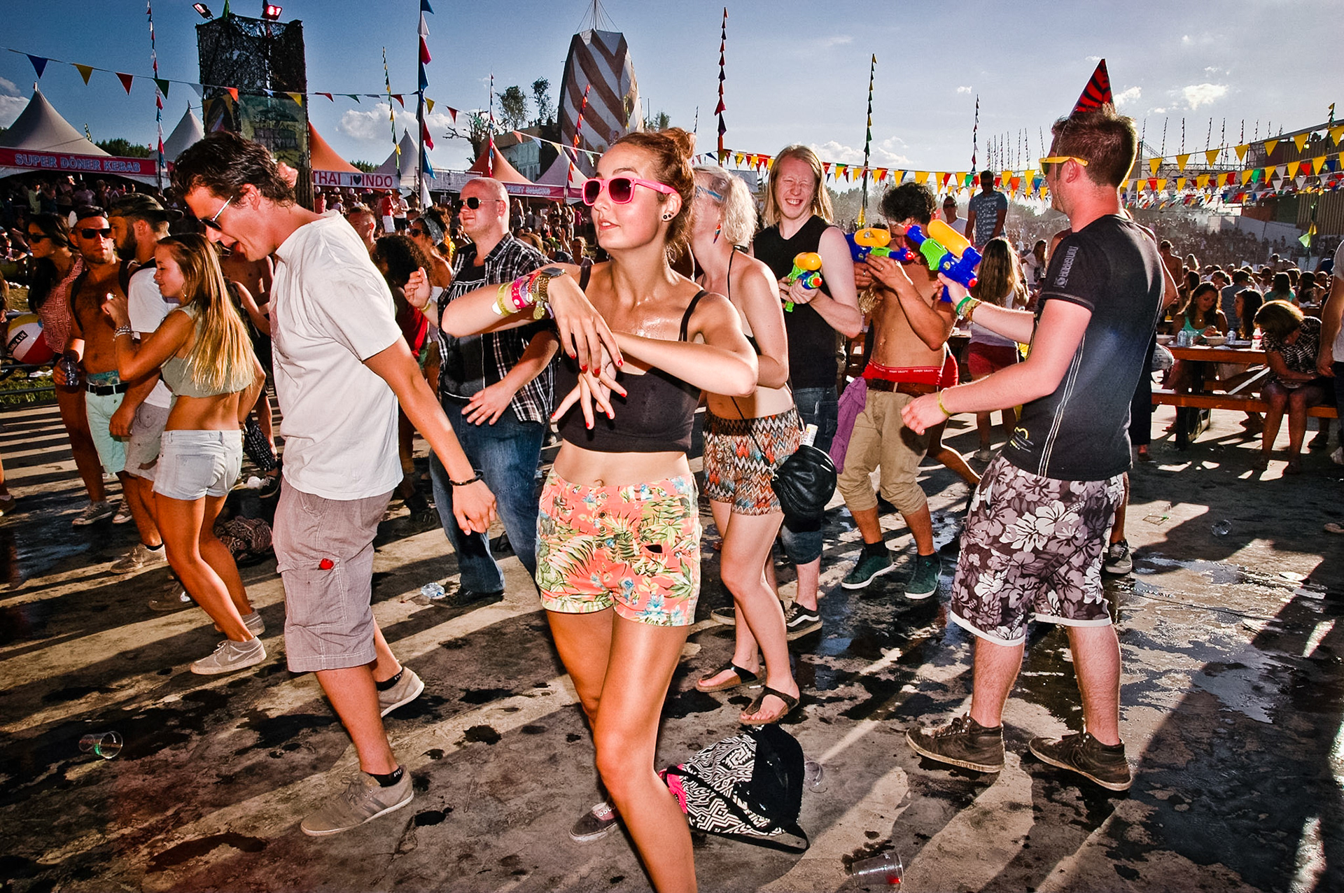 Ondanks de hitte werd er volop gedansd tijdens het Solar Weekend op 4 augustus 2013