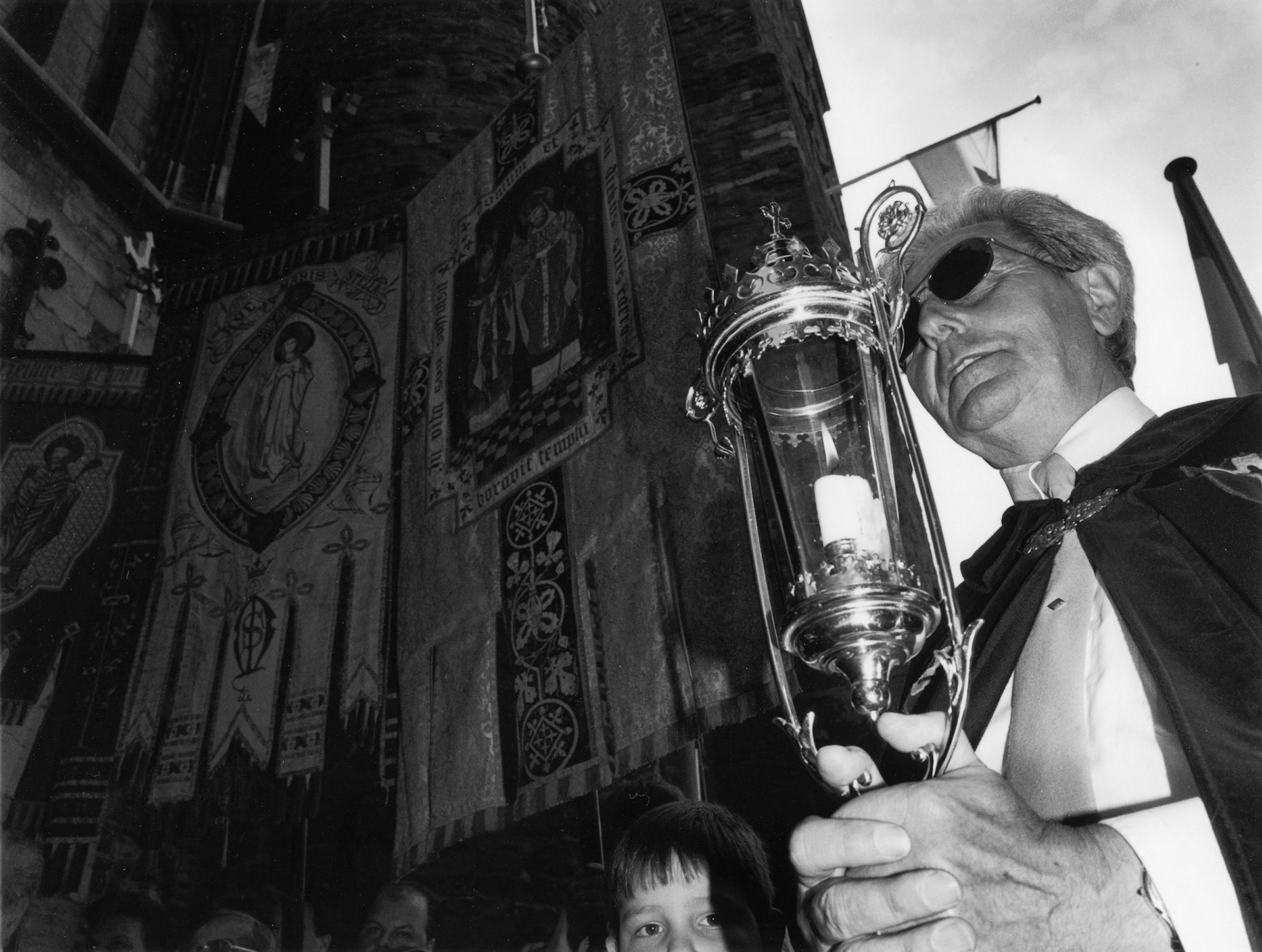 Stadsprocessie in Maastricht, deze processie start bij de Sint Servaesbasiliek en eindigd in de O.L.Vrouwebasiliek, Maastricht mei 2001