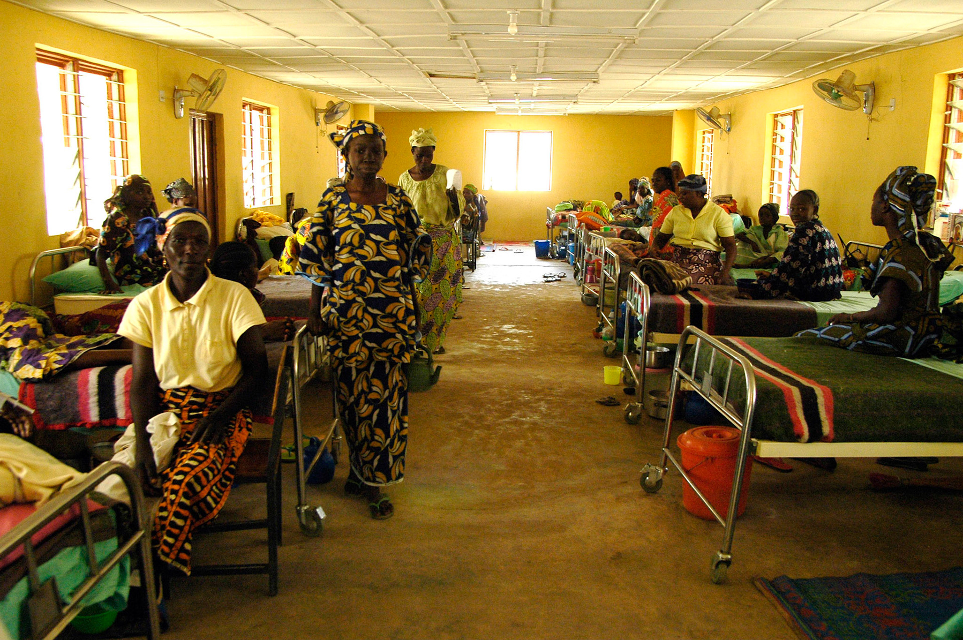 De vrouwenzaal voor TBC patienten, NTBLTC Lepra en TBC hospital, Zaria (Nigeria) 11 april 2006