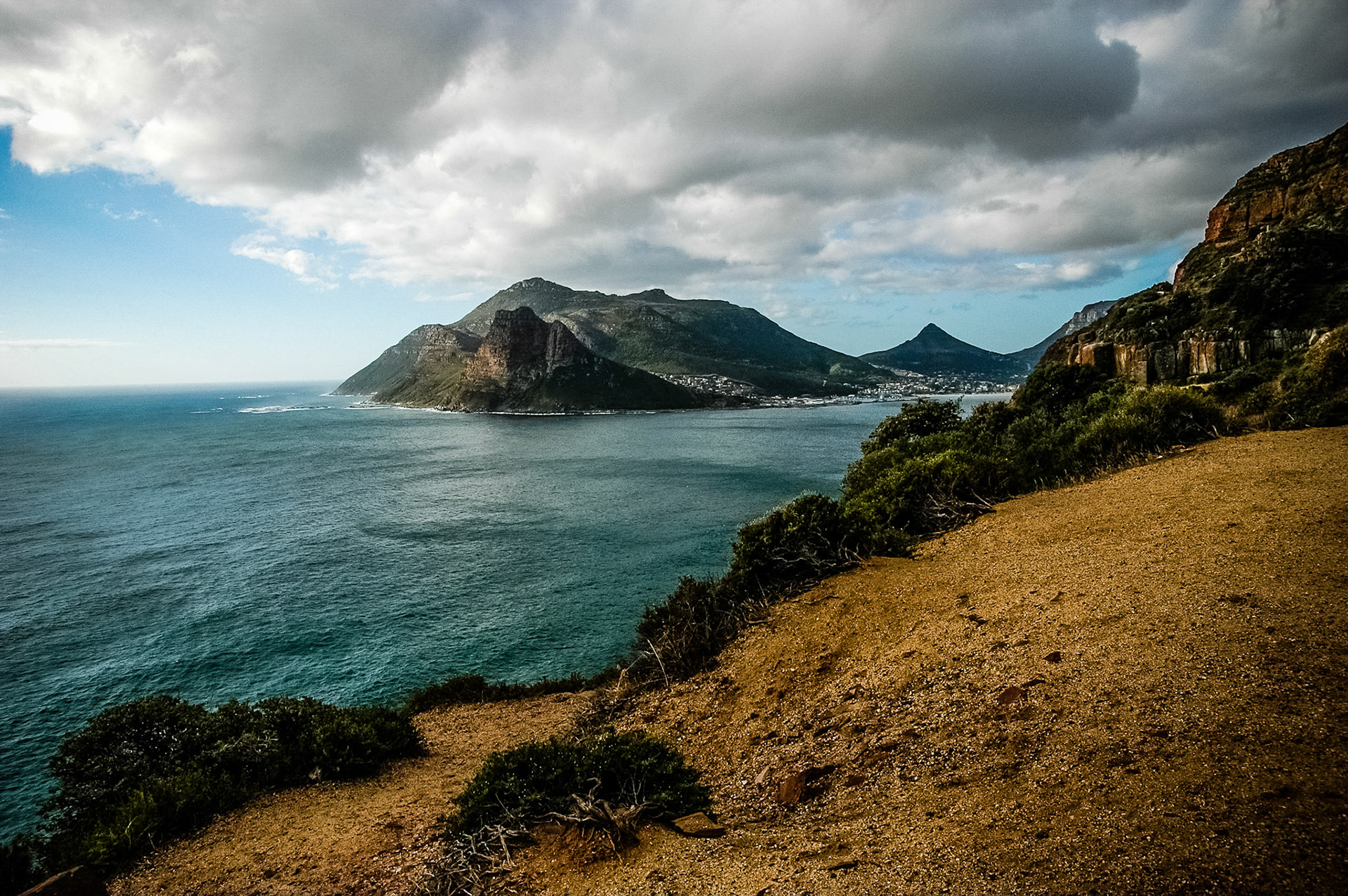 Kommetje gezien vanaf de kust bij Houtbay, Zuid-Afrika 7-1-2008