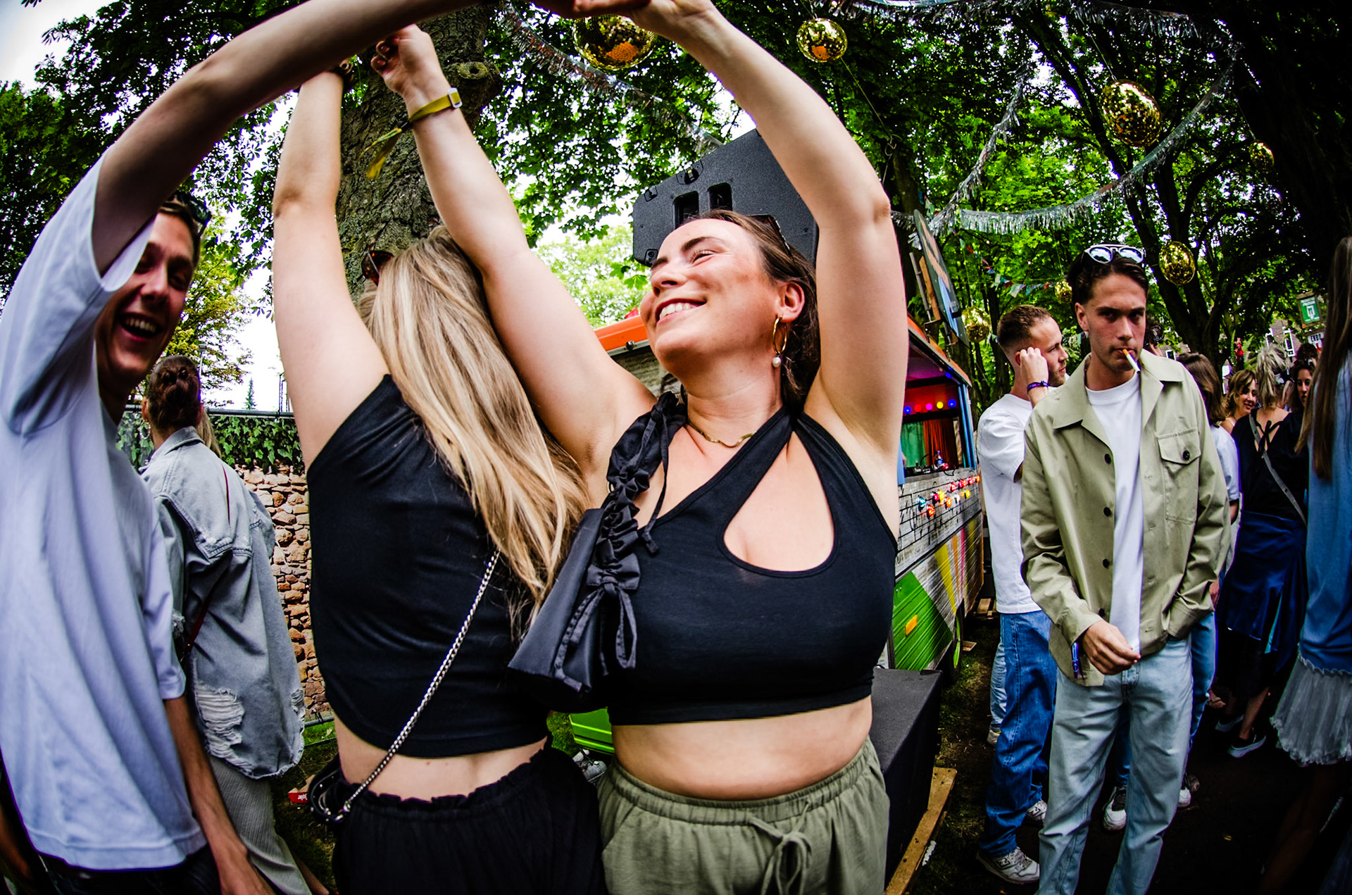 Dansen bij Vinyl L'Express tijdens ParkCity Live 2024