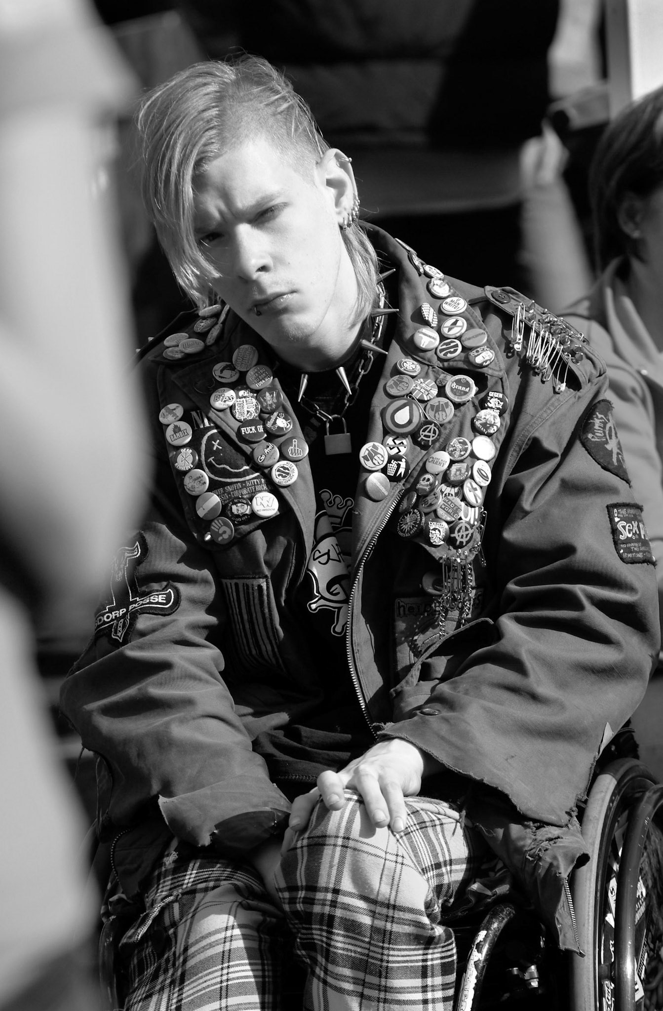 Gehandicapte punker tijdens het Bevrijdingsfestival in Roermond, 5-5-2004