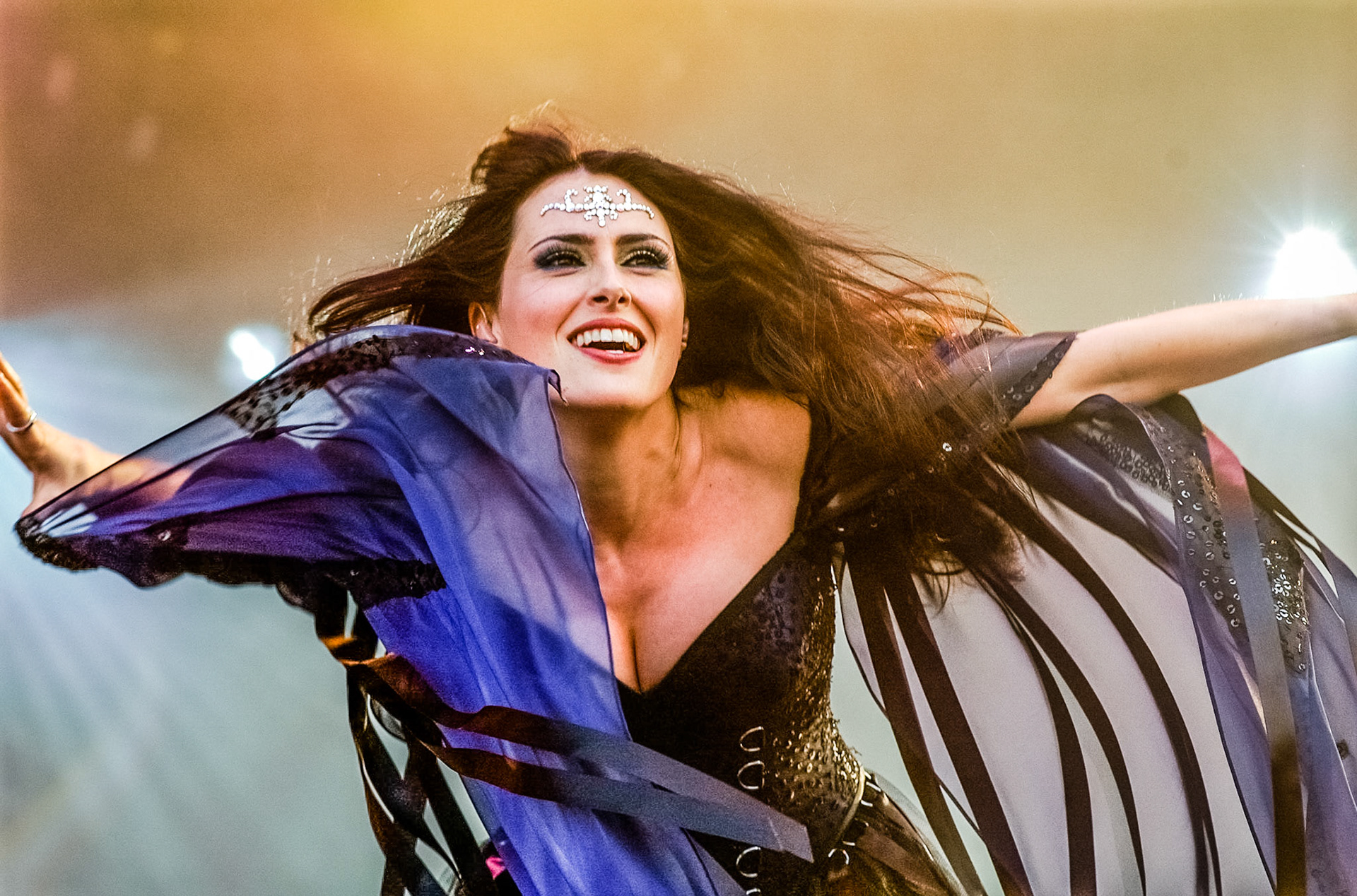 Within Temptation zangeres Sharon den Adel live tijdens Pinkpop 15-5-2005