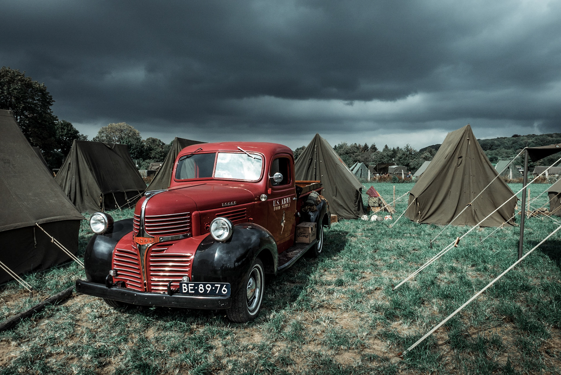 Opzetten van kampementen tijdens Liberation weekend 2019, Rijckholt 13-9-2019