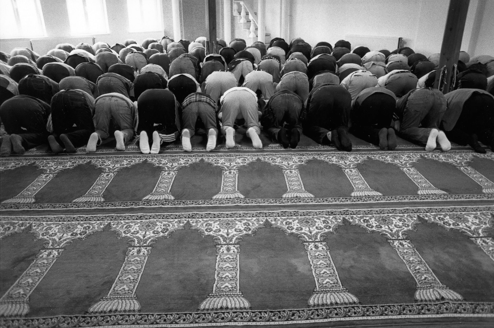 Gebed in moskee, Cheratte, sept. 2002
"Onder industrieele vleugels" Maassteden in Wallonie.