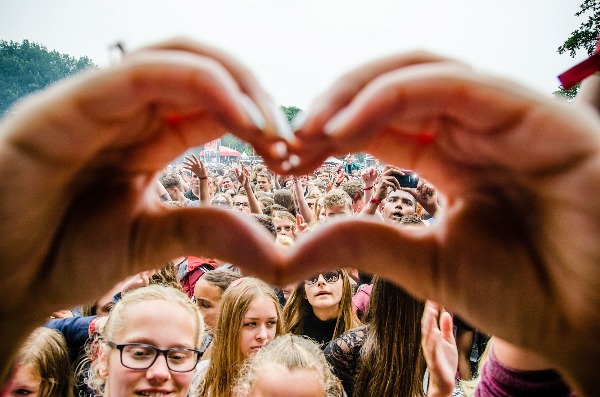 Publiek tijdens optreden van Yellow Claw, ParkCity Live, Heerlen 12-7-2015