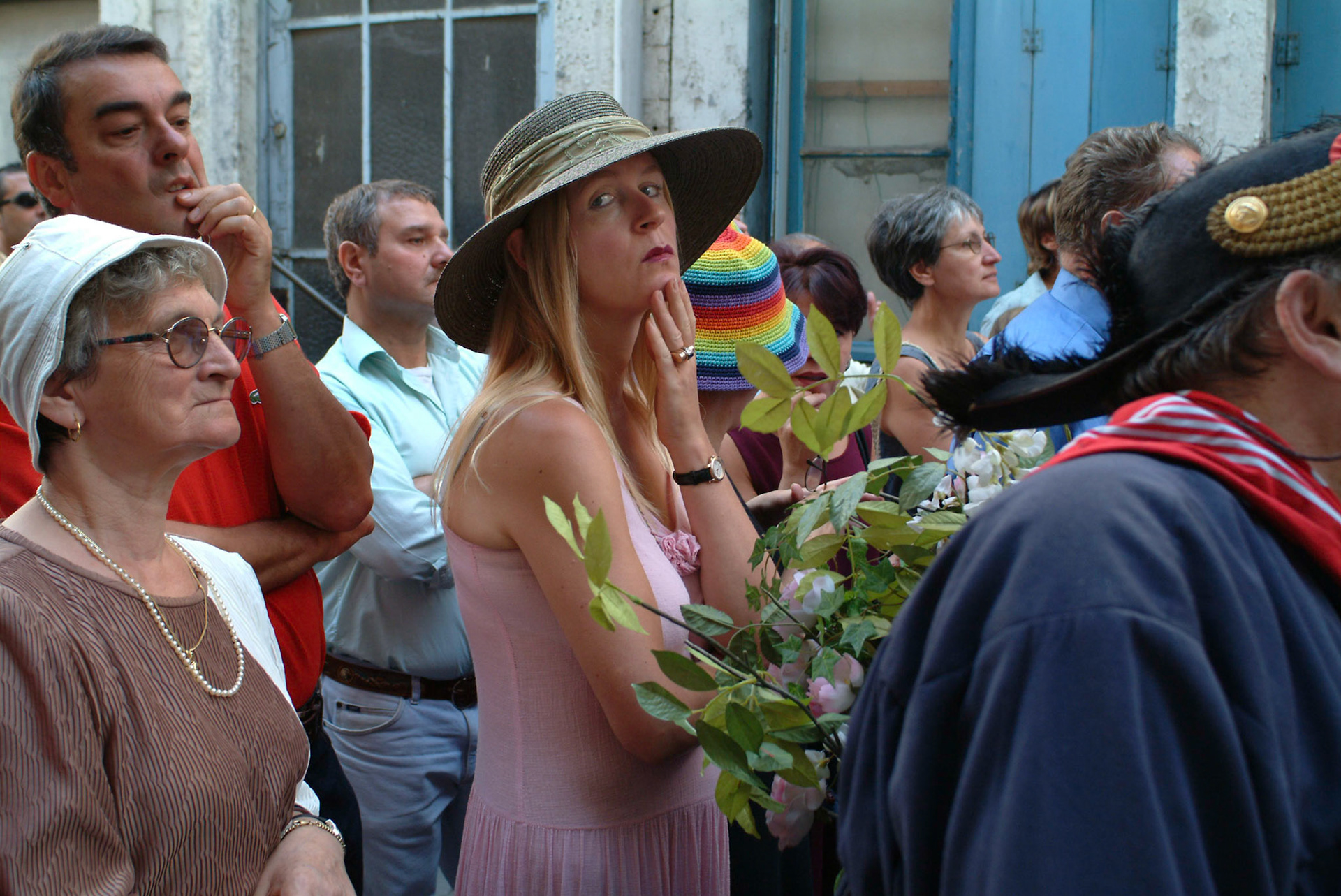 Vrouwelijke deelnemer aan de processie tijdens Saint Marie feesten, Luik (Autres Meuse) 15-8-2003