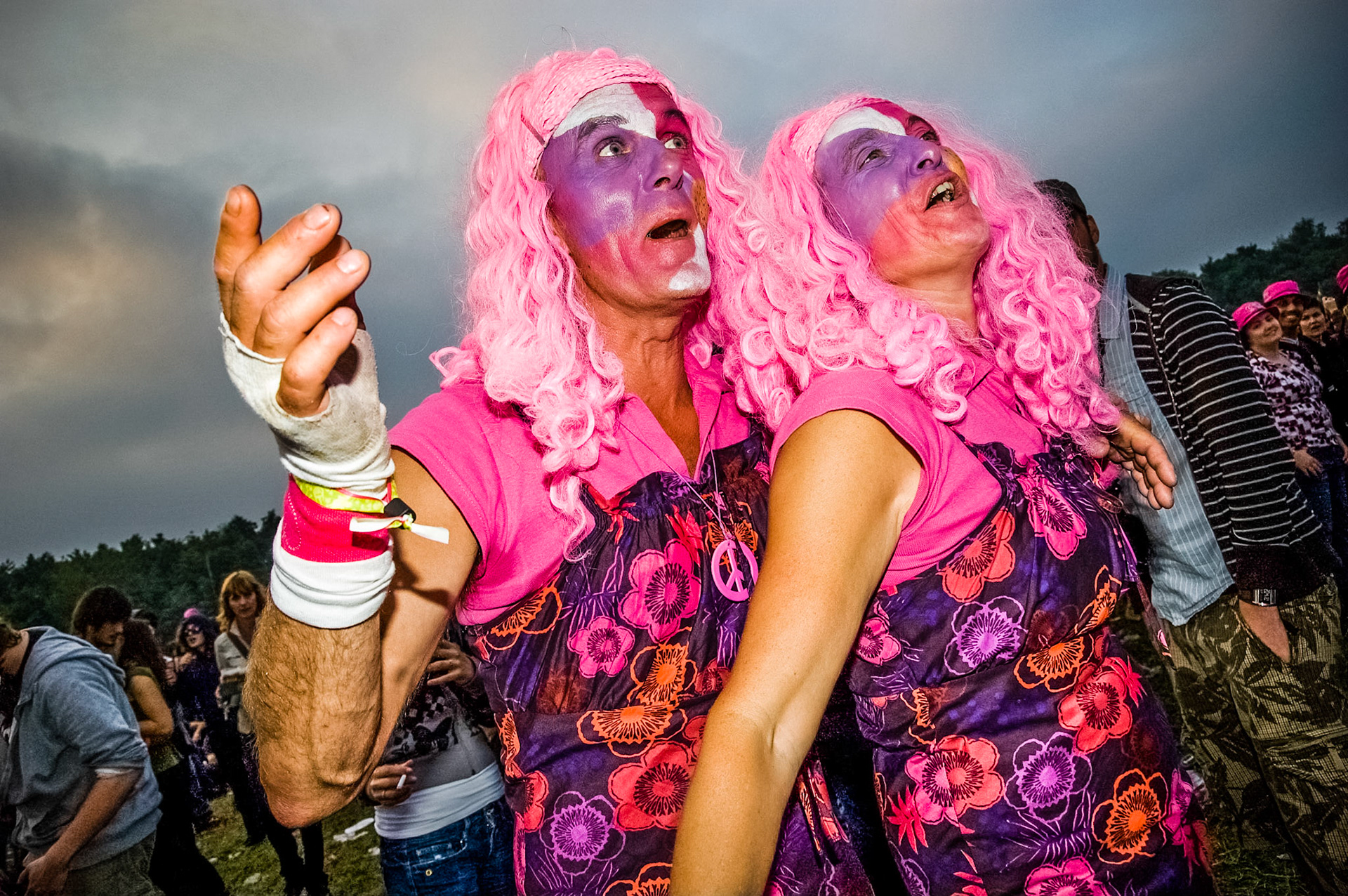 Als Pinkpop mascotte verklede roze poppen op Pinkpop 2008