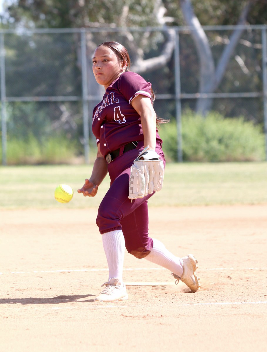 LADY TITANS PITCHER #4