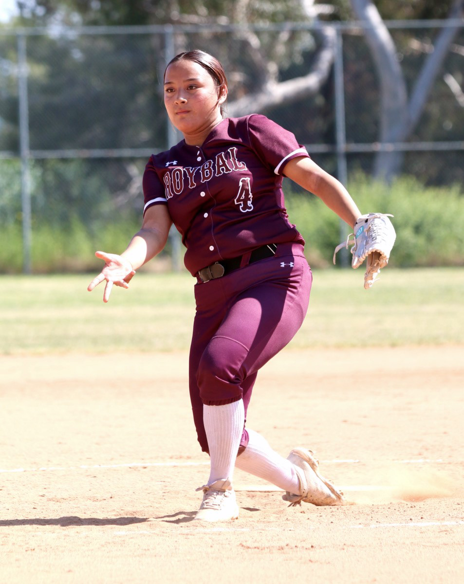 LADY TITANS PITCHER #4