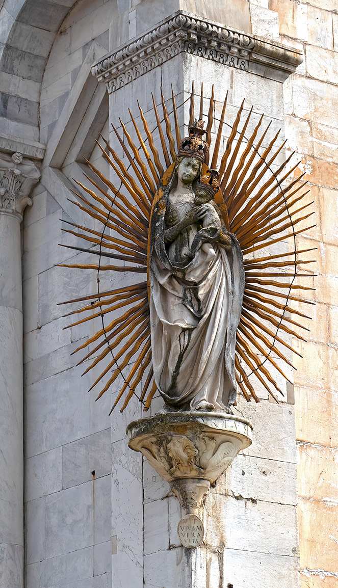 Lucca - Statue