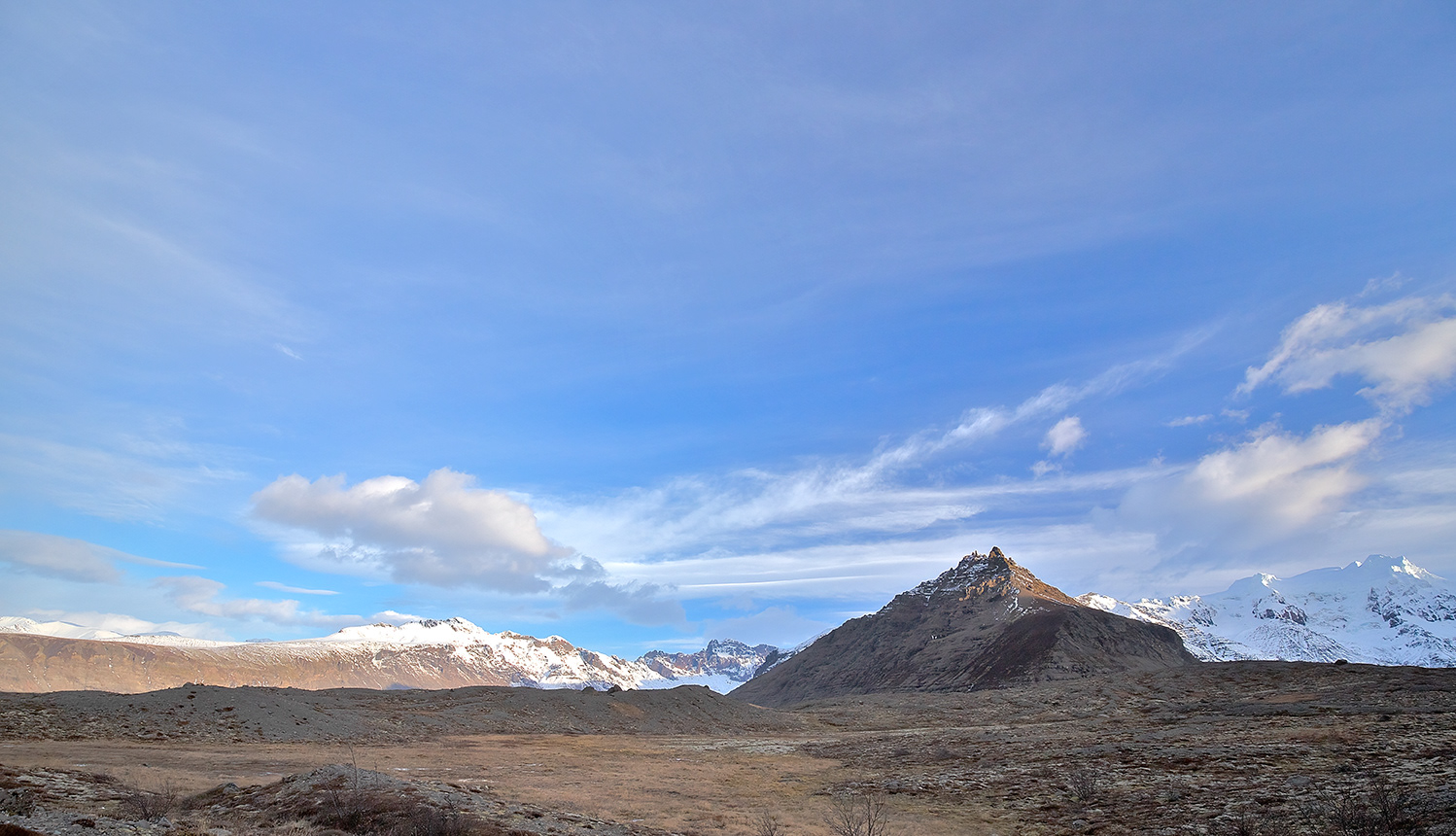 Svínafellsjökull glacier  - frame right