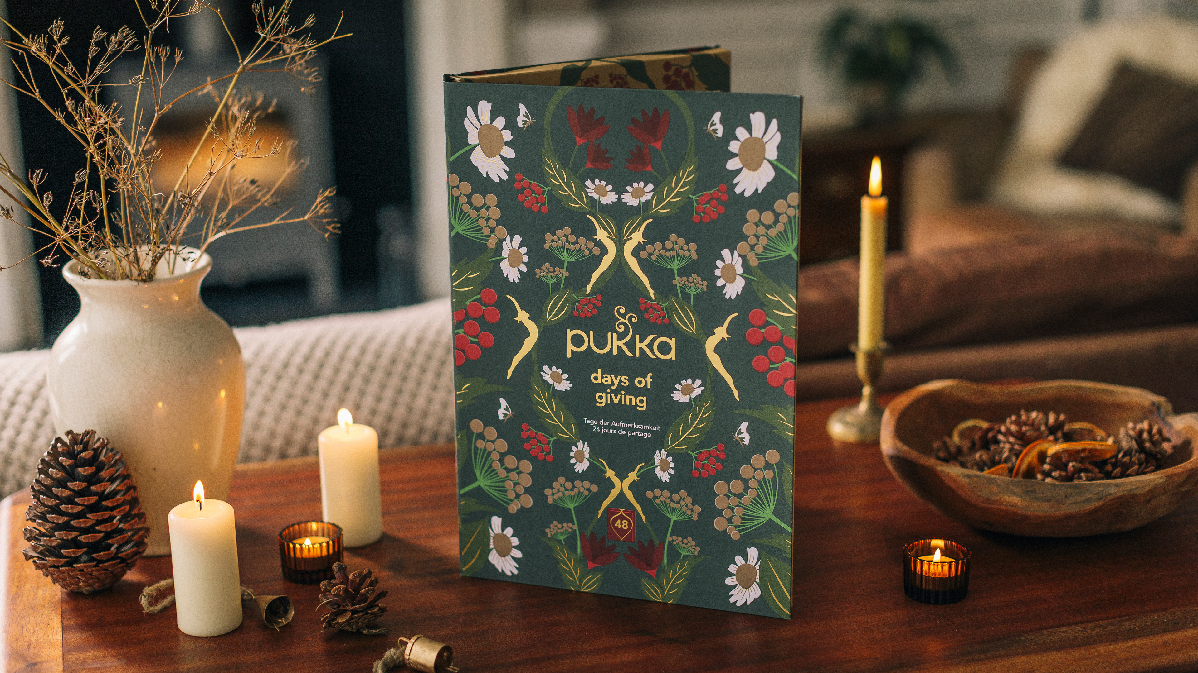 'Days of giving' was created as a more premium offering to encourge enjoying a tea with someone else as there are two sachets behing each window.