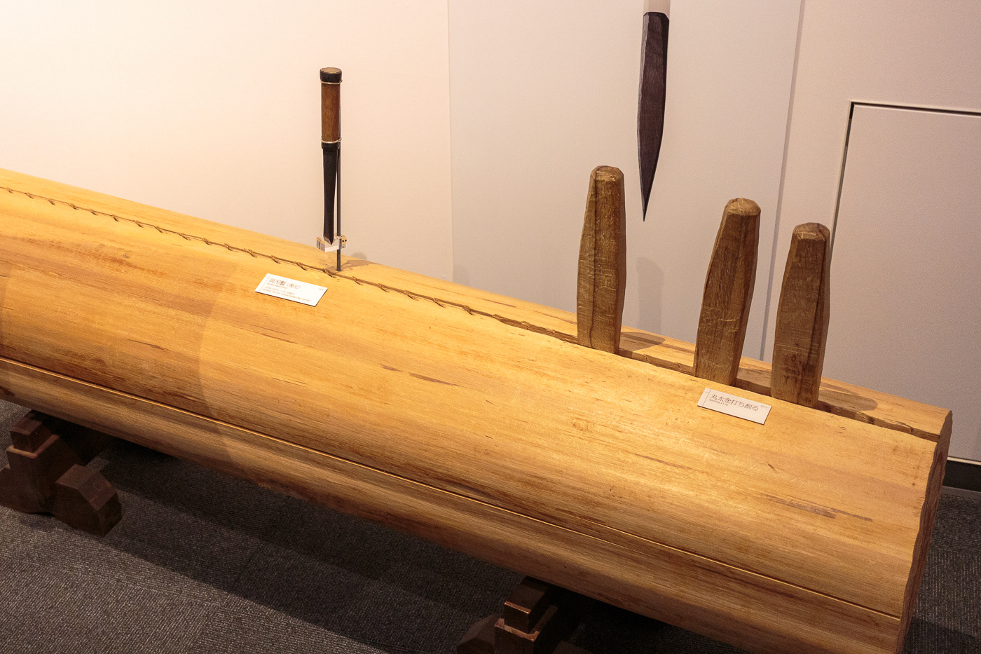 Splitting timber