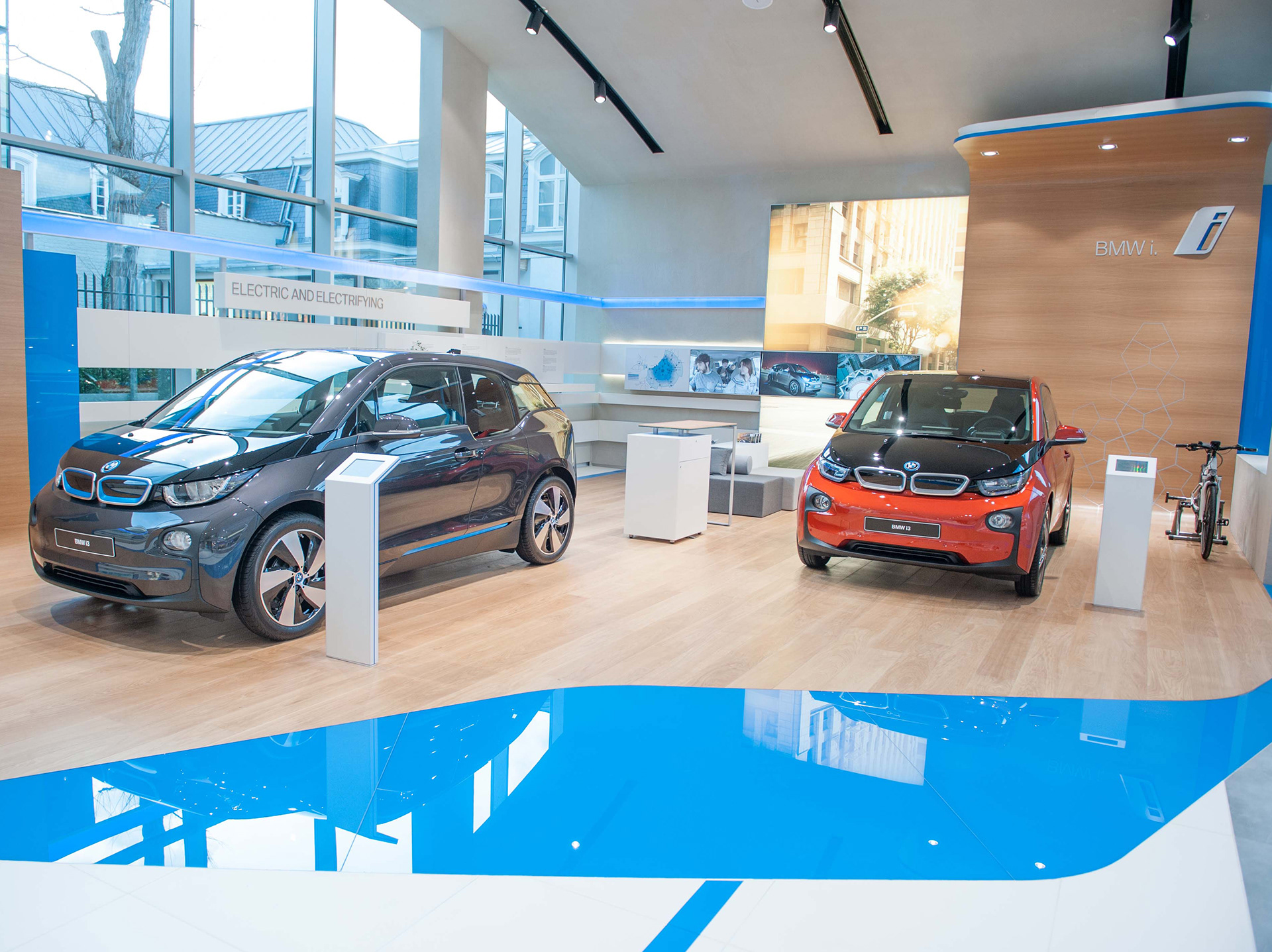 BMW Brand Store in Brussels earns Iconic Award 2014