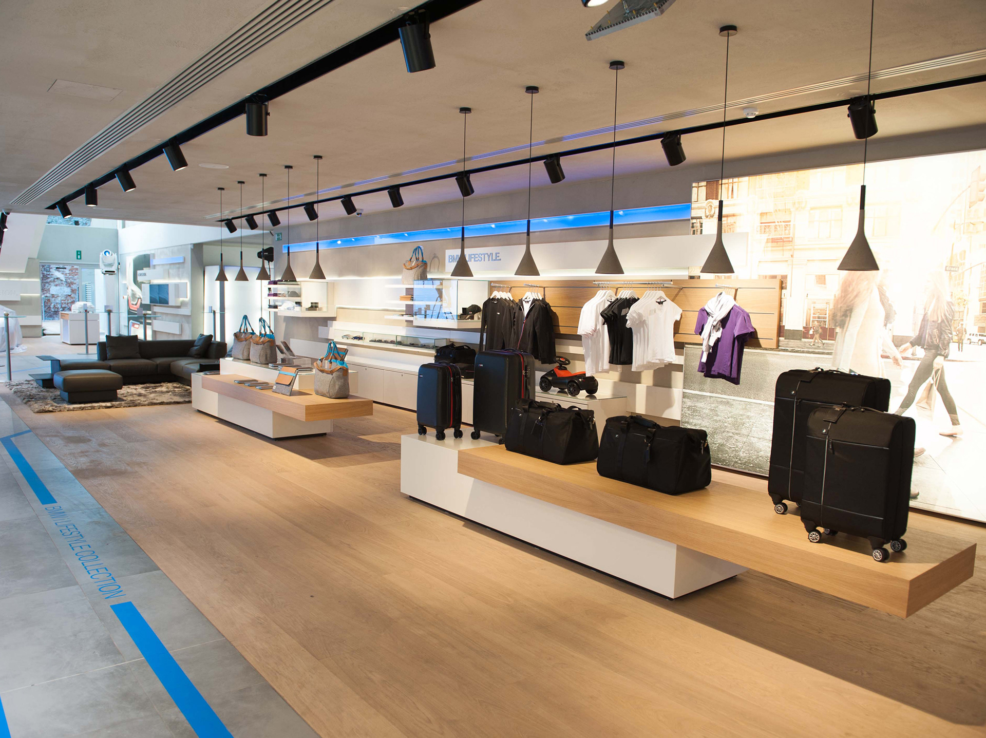 Brussels BMW Brand Store Earns 2014 Iconic Award for Interior Design -  autoevolution