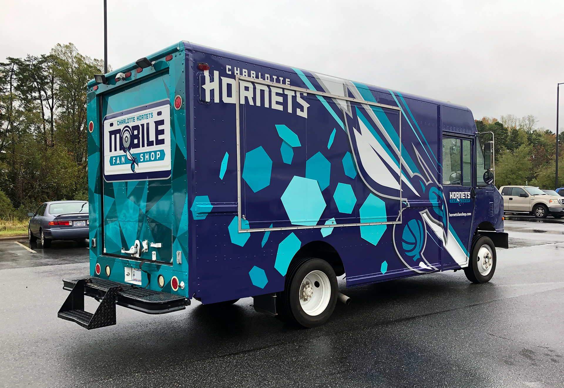Charlotte Hornets Mobile Fan Shop Design