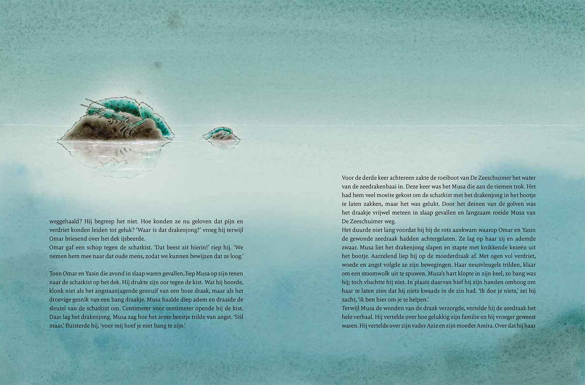 Illustrated book spread with text for the story 'Zeedrakentranen' by Cora Sakalli from the book 'Pittige piraten en zwierige zeemeerminnen'. The illustration in ink, watercolor, and digital finish shows a sleeping sea dragon on a rock in a mirroring sea with rising vapor. Illustrated by Marie-Jose Bremer.