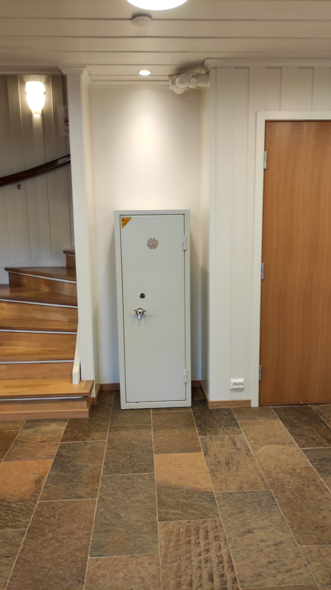 Waffenschrank in der Kirche