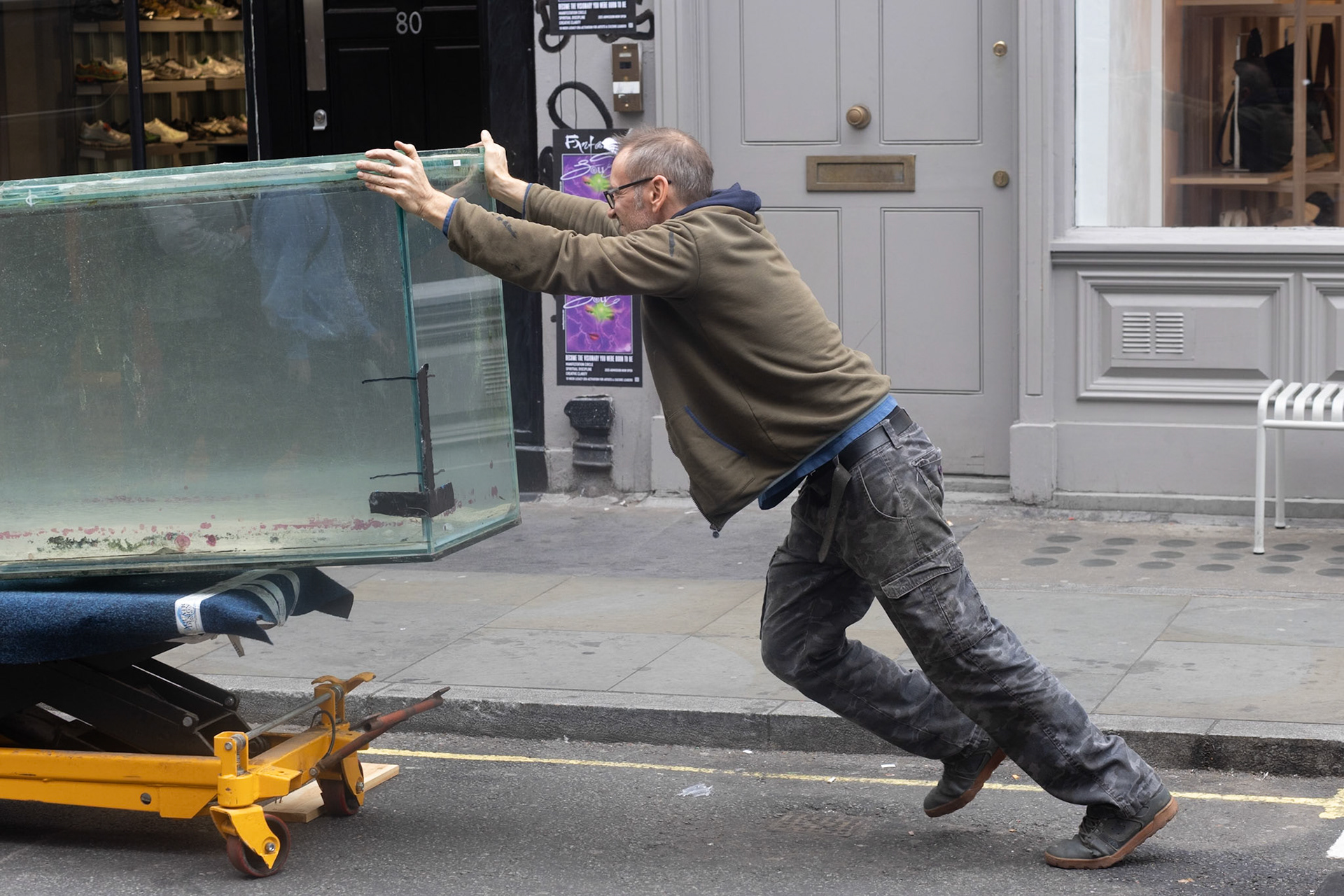 This item is heavy pushing it onto a van