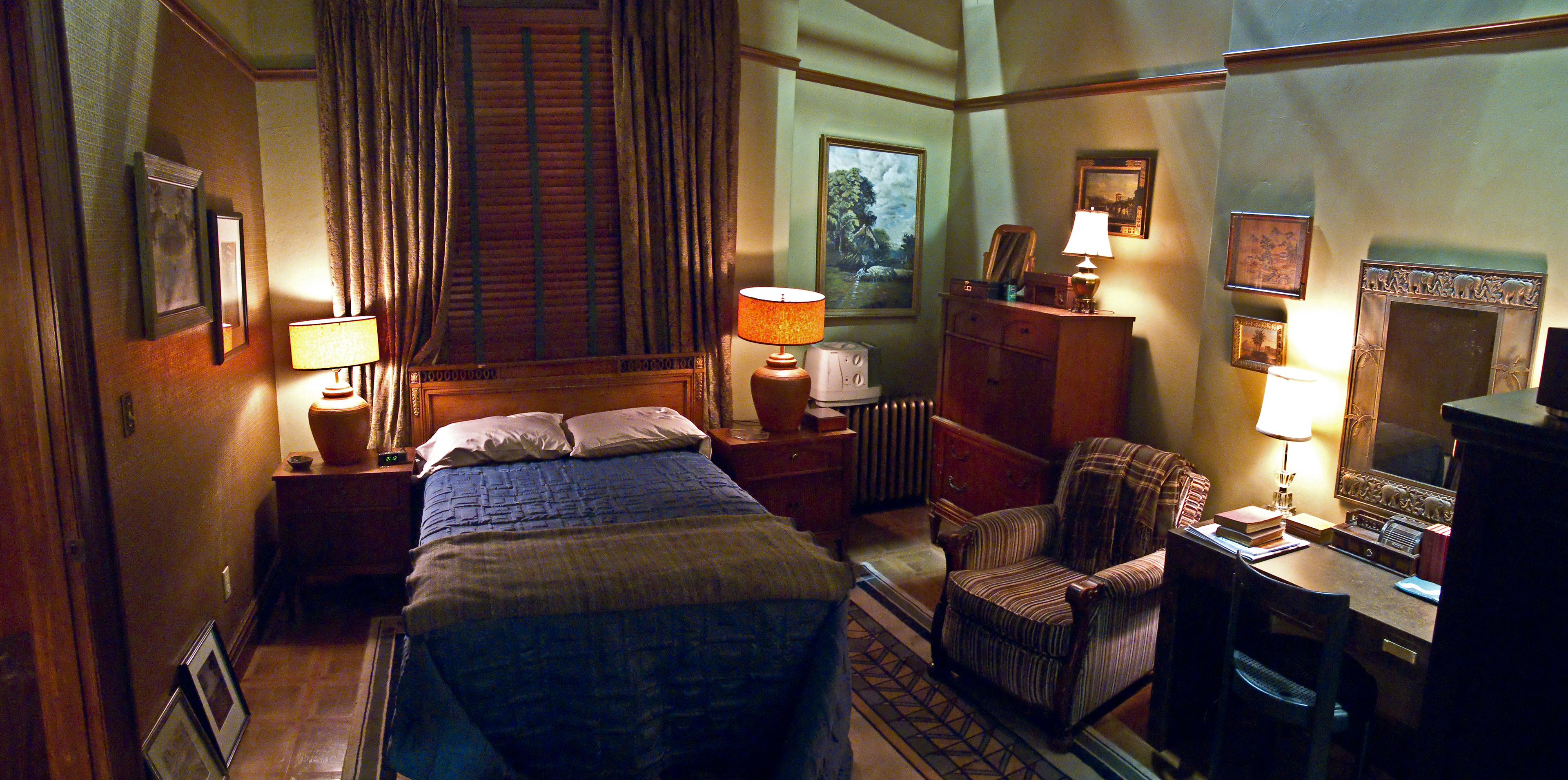 Tony's Apartment Bedroom Set