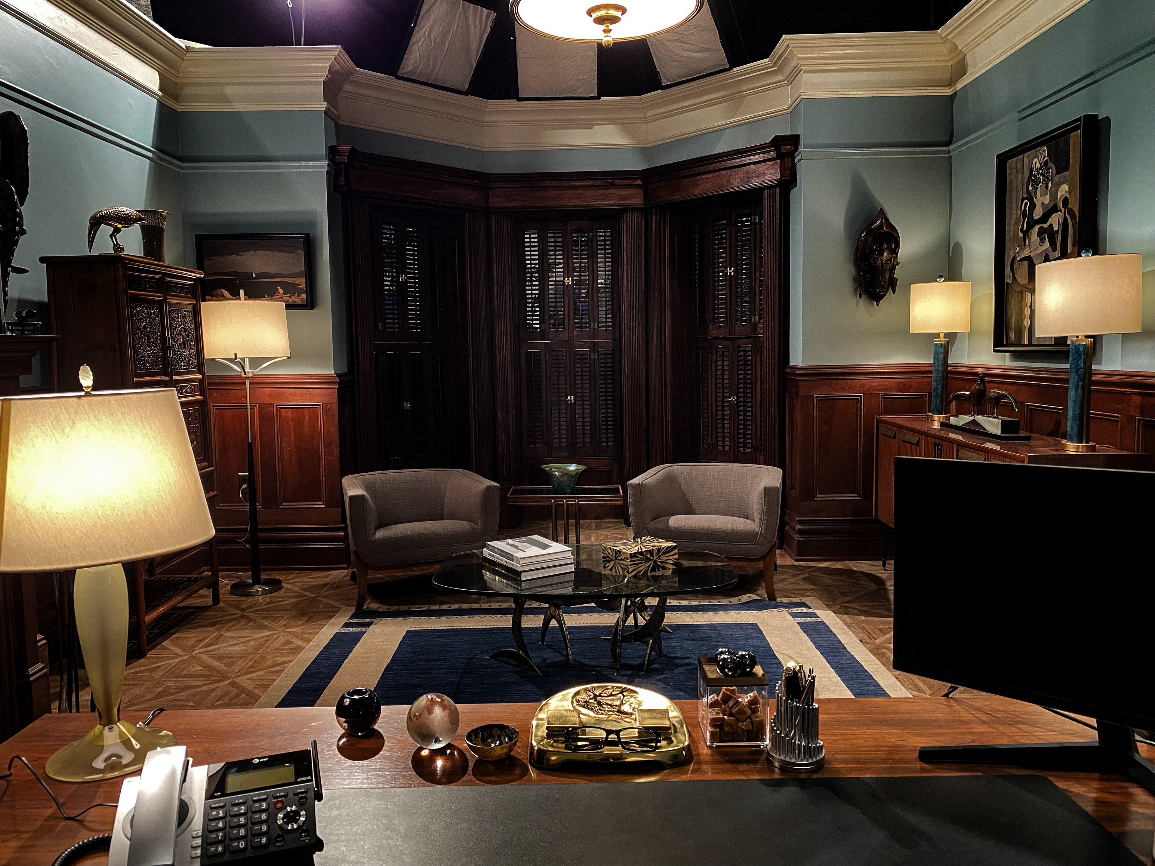 Int Monroe's Office Set
