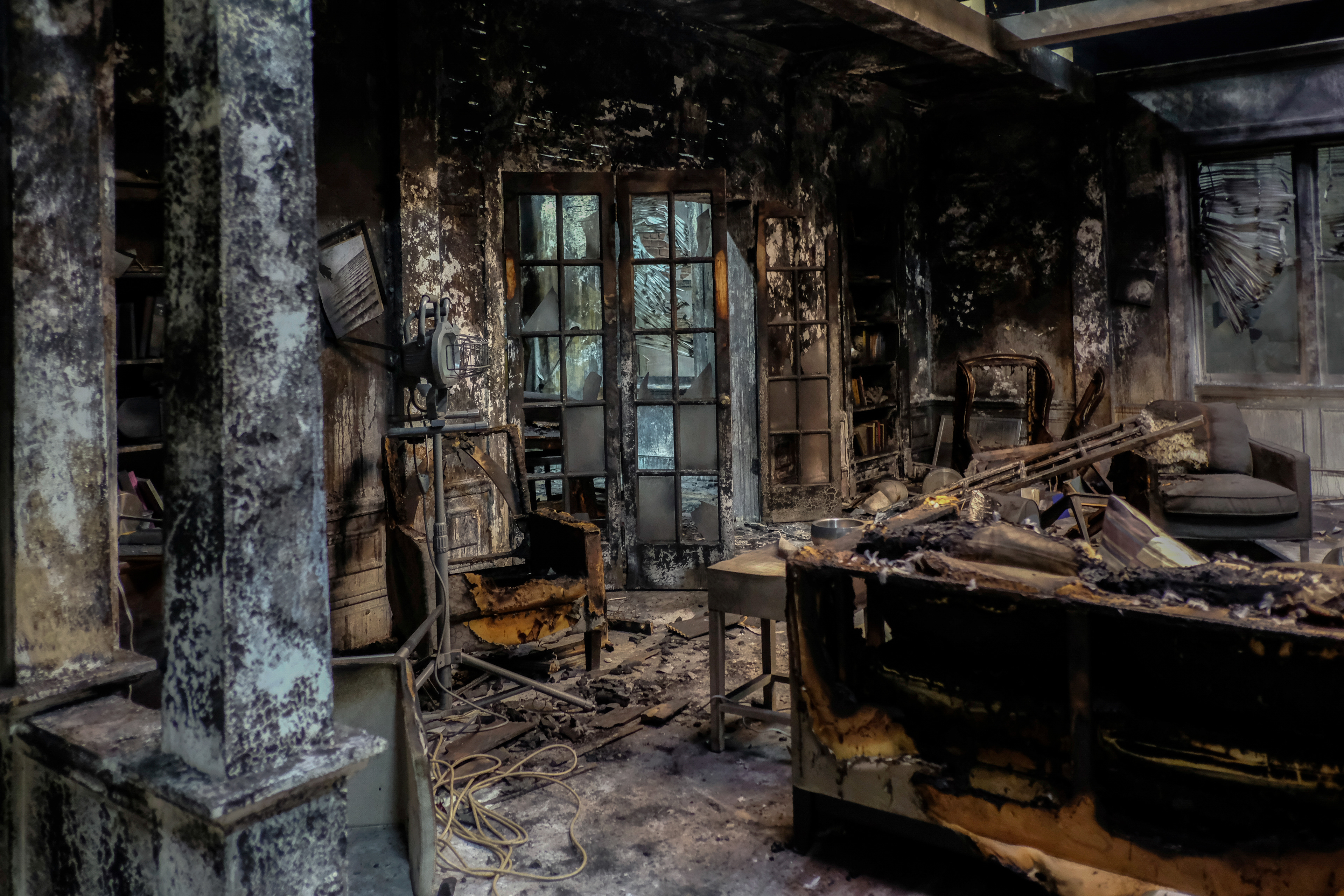 Prewar Apt. Fire Aftermath Set