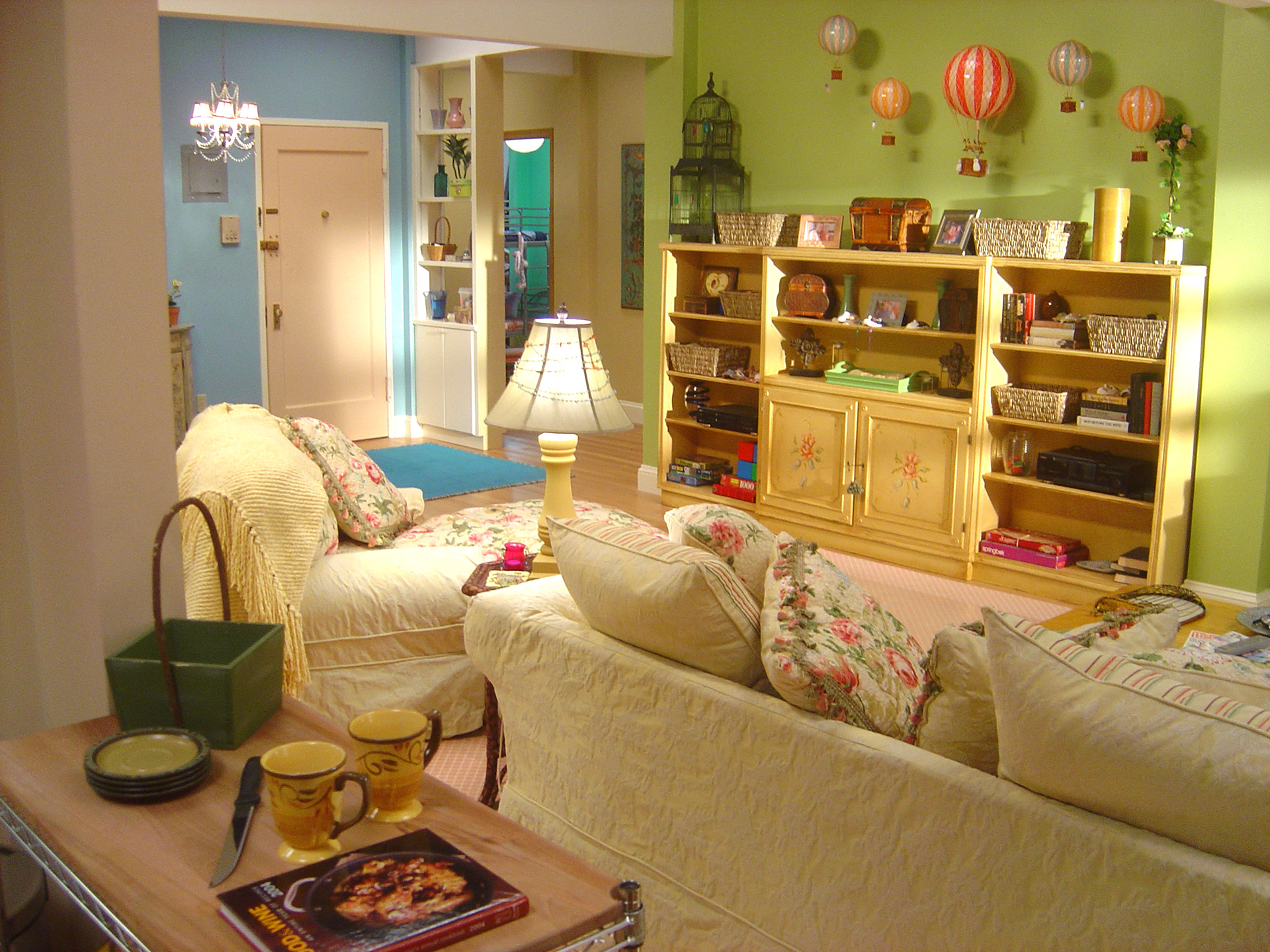 Season 4-5 Tommys Happy Pill Apt. Set