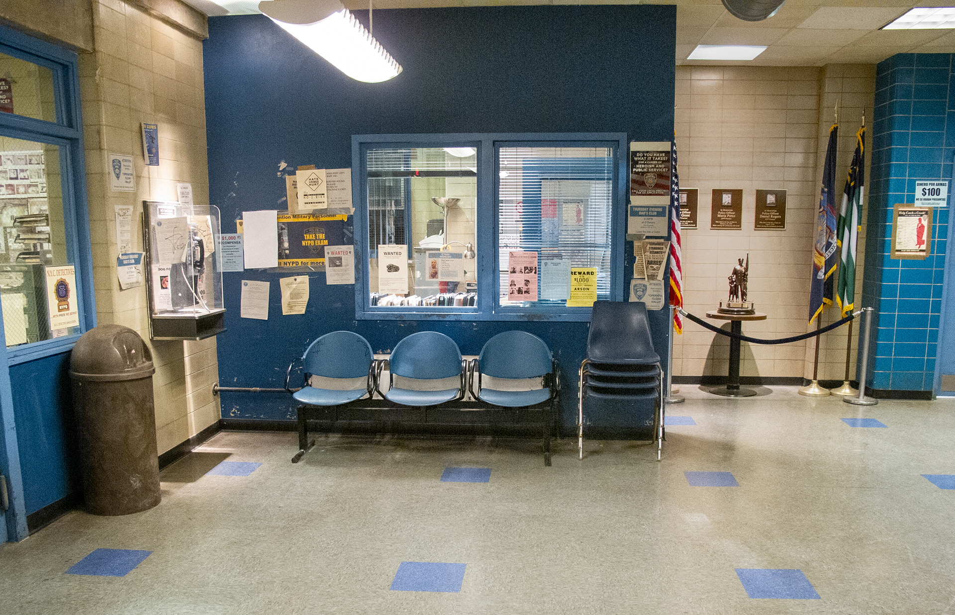 22nd Precinct Waiting Area Set