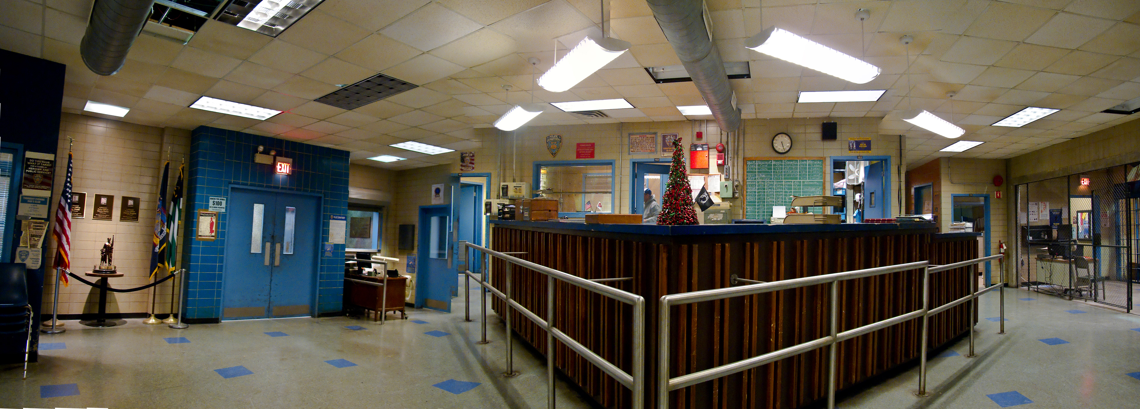 22nd Precinct Sargents Desk Set