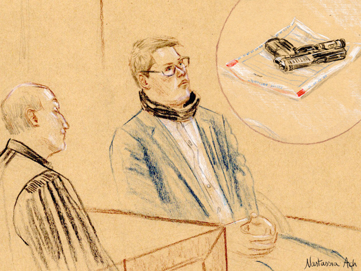 Procès du policier Gilles G. pour le meurtre d’Olivio Gomes - Cour d’assises de Versailles - 24 mars 2026 - l’accusé et les scellés - dessin d’audience © Nastassia Ach