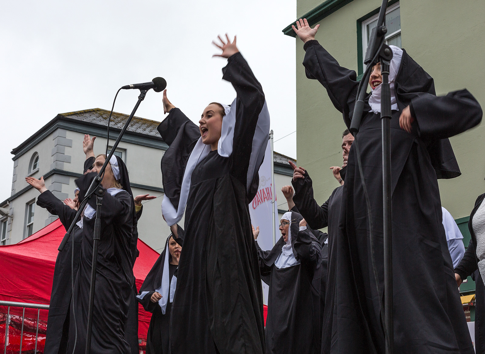 Dancing and singing nuns, Dungarvan, Irleand