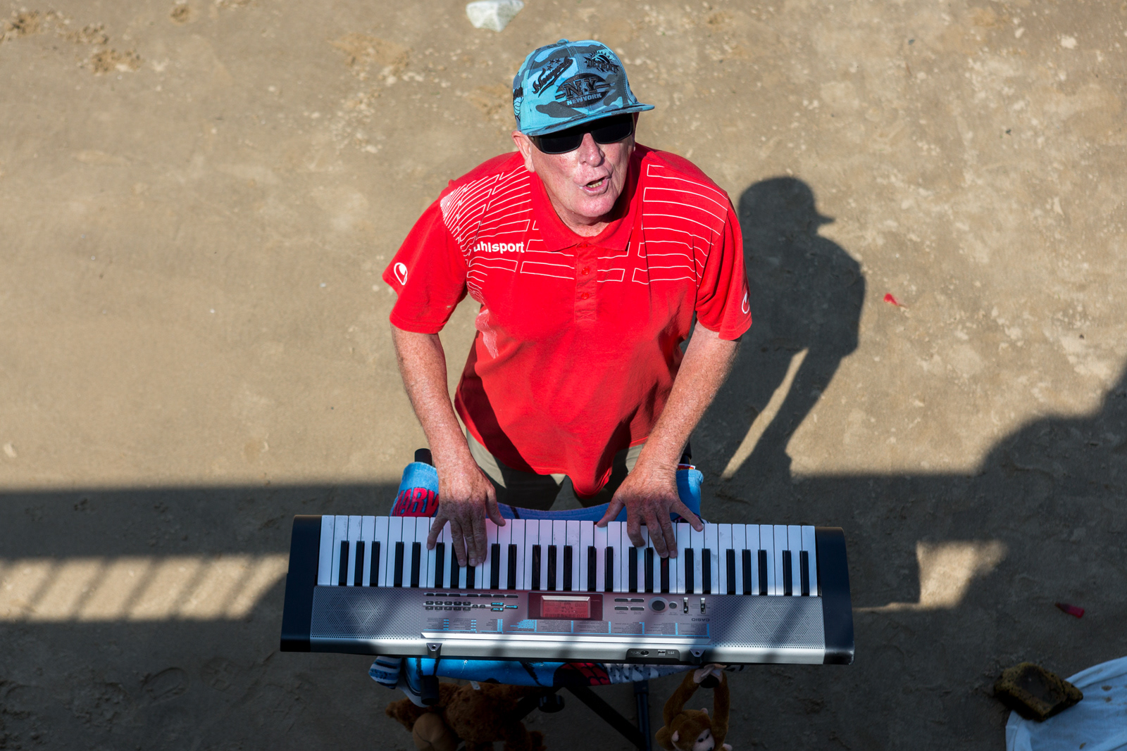 Beach busker, Thames River, London, England